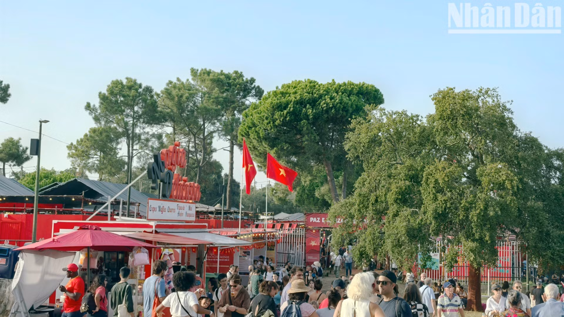 En medio del lucido ambiente del Festival, el stand vietnamita sobresale como un faro de calidez y orgullo.