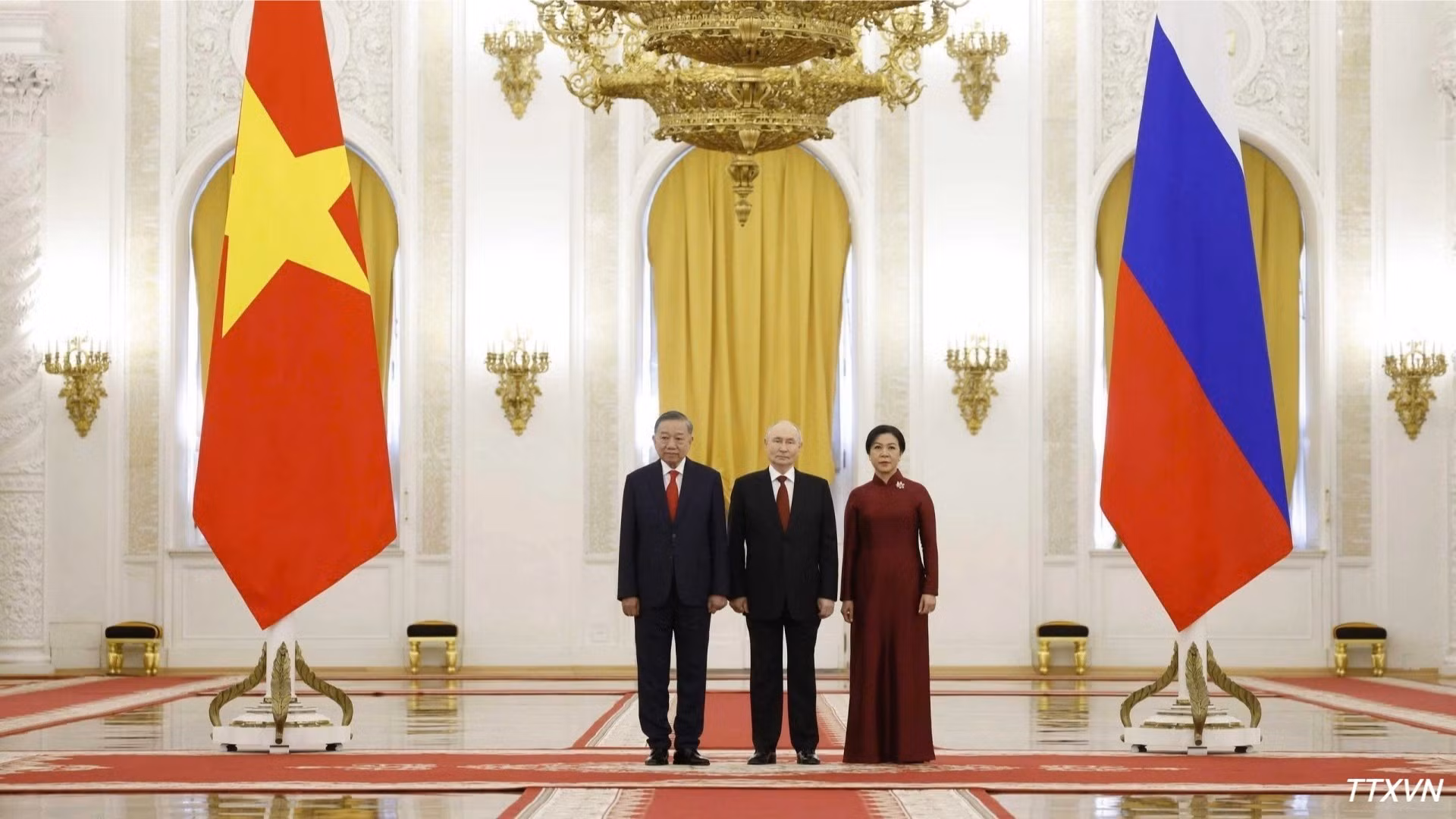 El presidente de Rusia, Vladimir Putin, recibe al secretario general del Partido Comunista y presidente de Vietnam, To Lam, y su esposa.