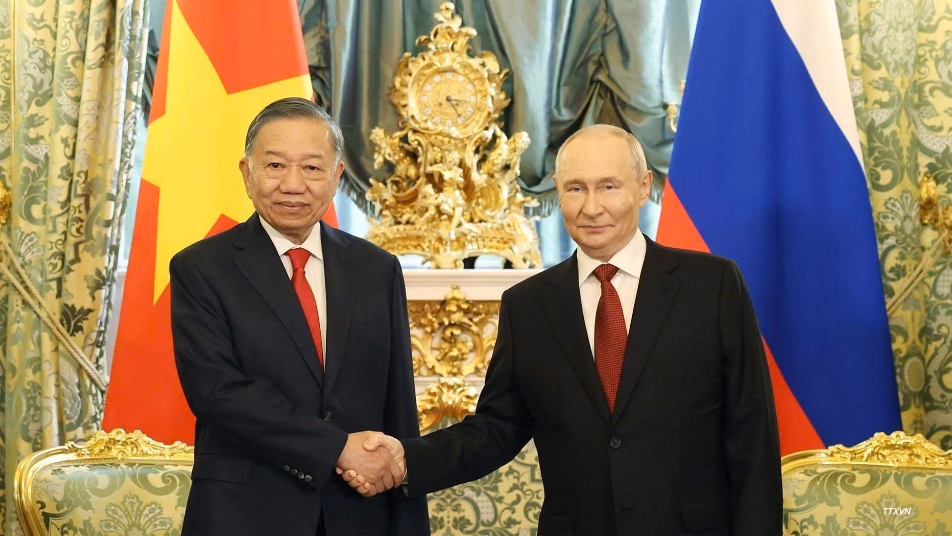 [Foto] Máximo dirigente vietnamita mantiene conversaciones con presidente de Rusia 
