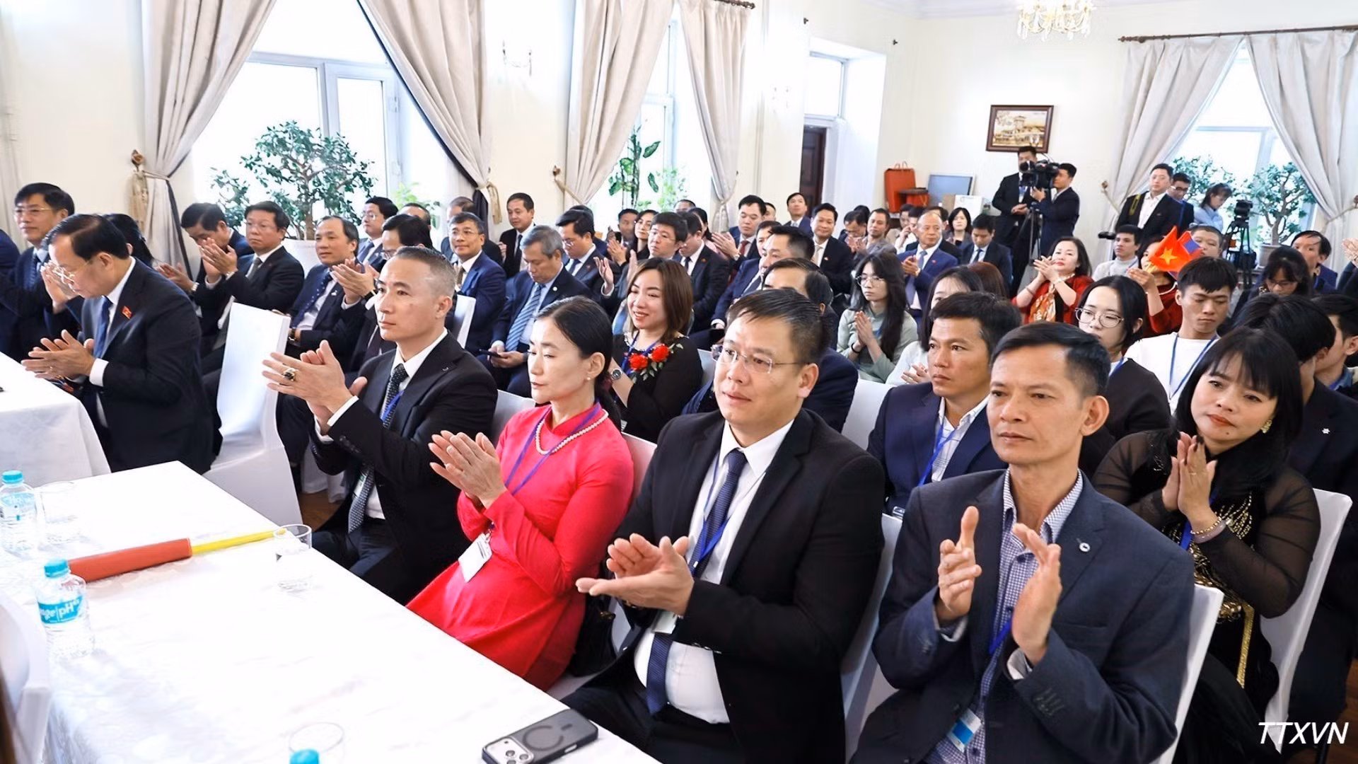Delegados y miembros de la comunidad vietnamita en Mongolia asisten a la reunión. (Foto: VNA)