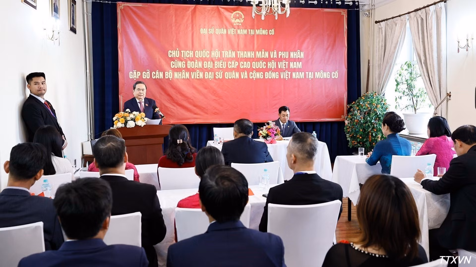 El presidente de la Asamblea Nacional vietnamita, Tran Thanh Man, interviene en la reunión. (Foto: VNA)