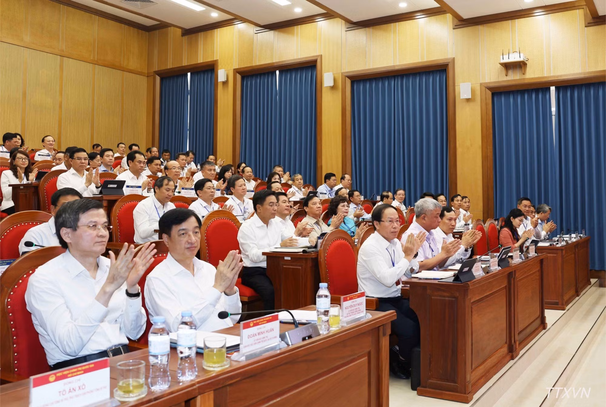 Delegados y participantes en el evento. (Foto: VNA)