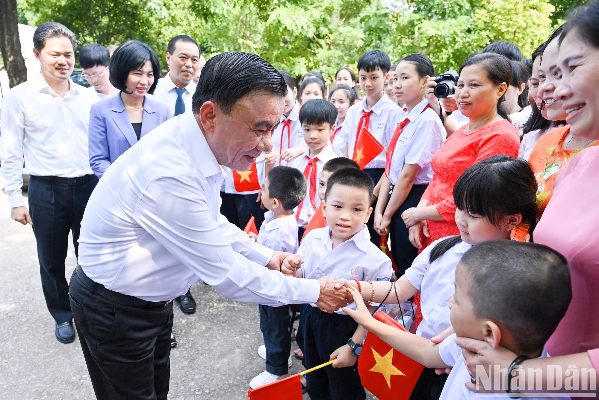 [Foto] Dirigente partidista vietnamita visita Aldea Infantil SOS en Hanói con motivo de Festival del Medio Otoño 