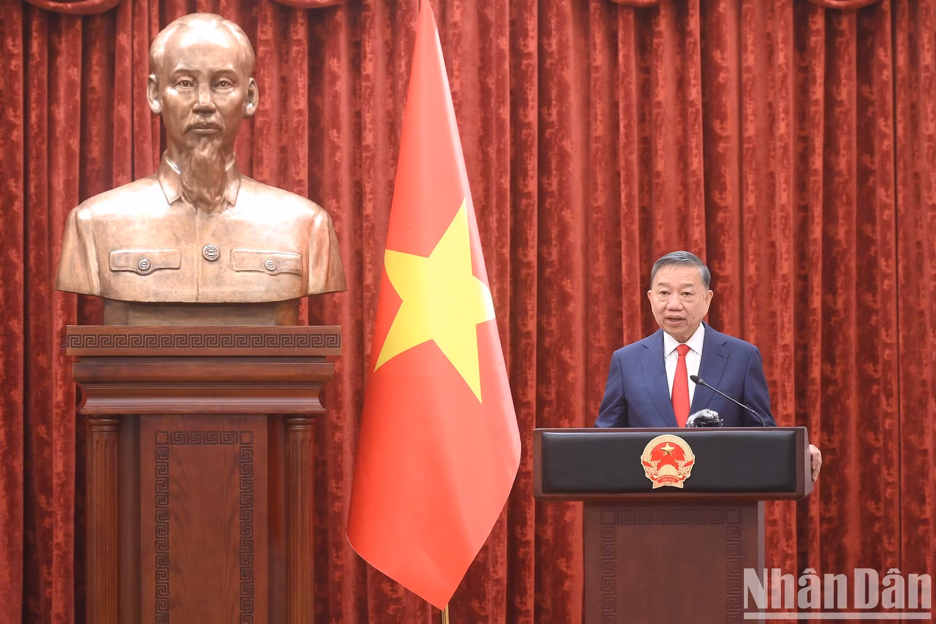 El secretario general del Partido Comunista de Vietnam y presidente del país, To Lam, pronuncia un discurso asignando funciones.