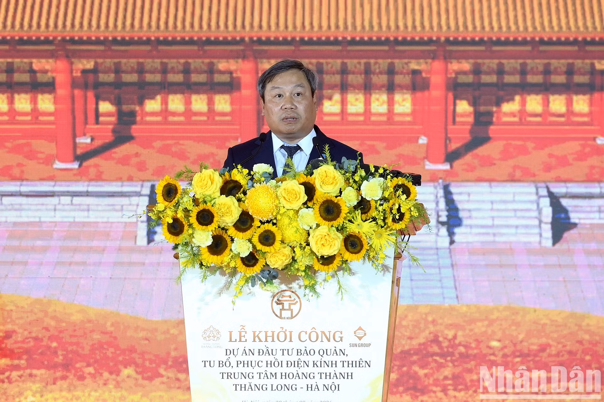 El presidente del Comité Popular de Hanói, Vu Dai Thang, pronuncia un discurso.