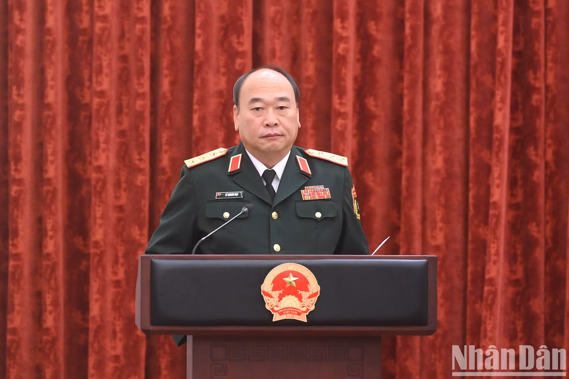El teniente general Le Quang Dao, subjefe del Estado Mayor General del Ejército Popular de Vietnam, habla en la cita.