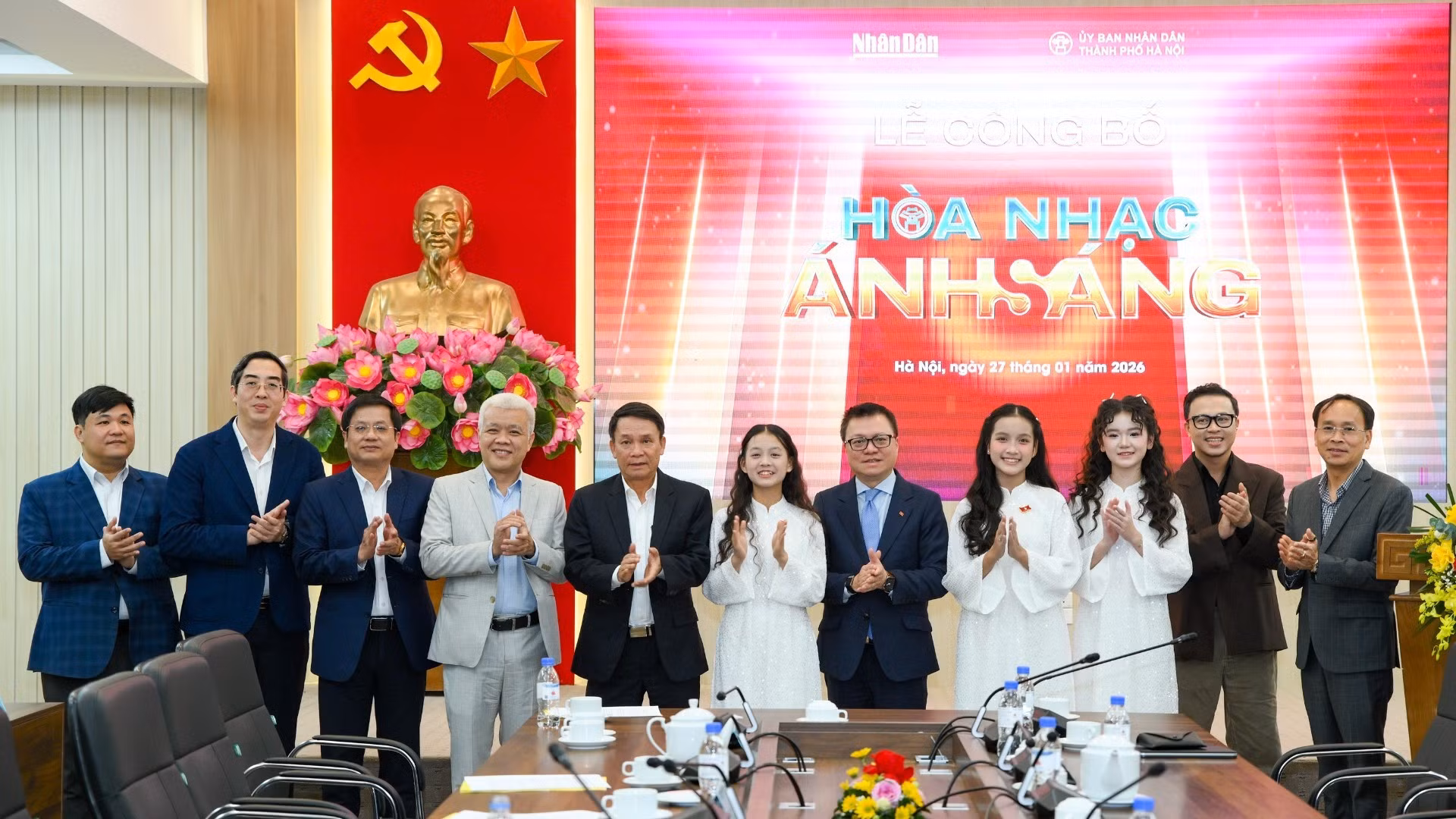 [Foto] Periódico Nhan Dan anuncia programa artístico “Concierto de Luz - Bienvenida al Año Nuevo 2026”