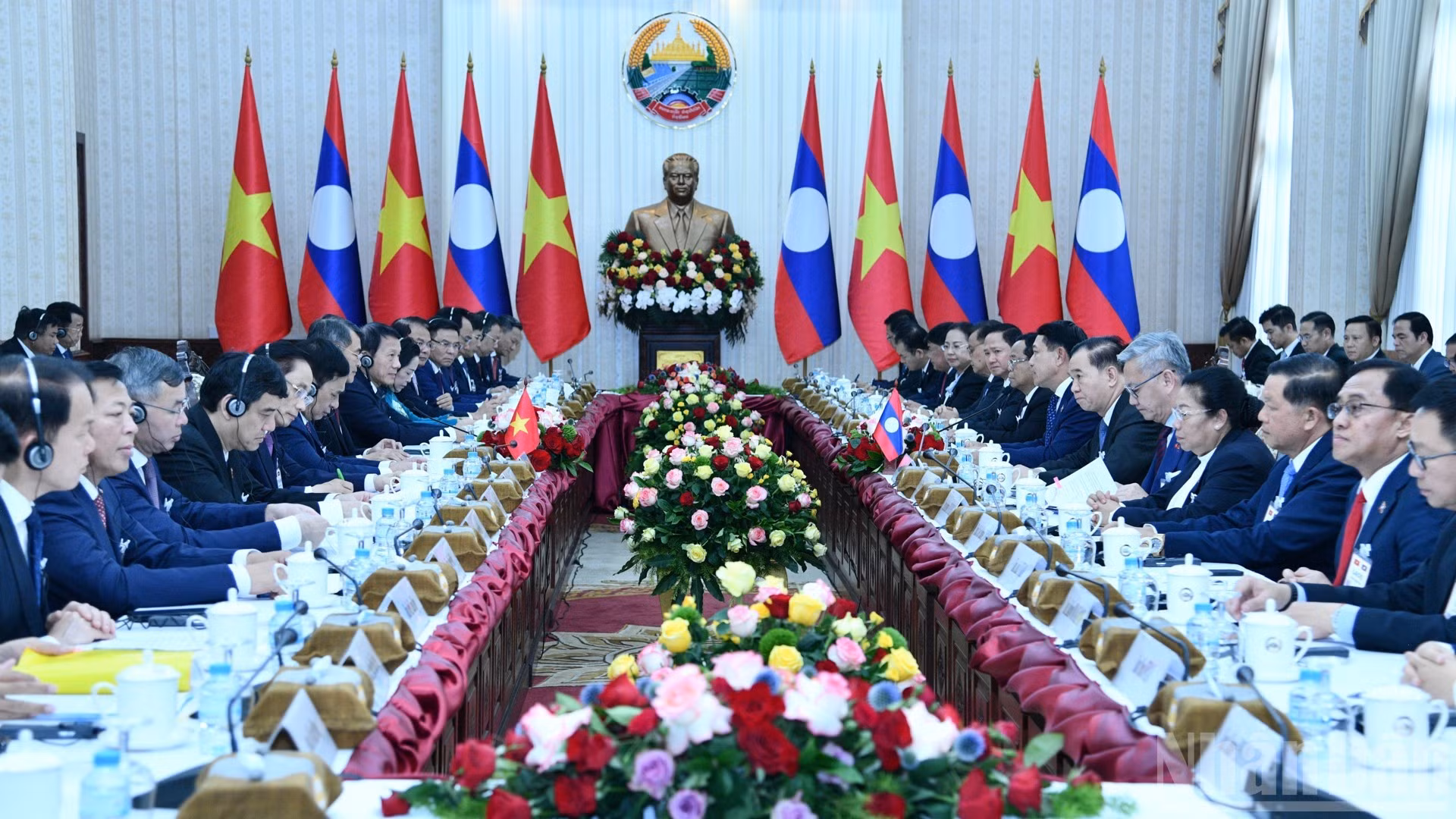 Panorámica de las conversaciones oficiales entre los dos primeros ministros. (Foto: THANH GIANG)