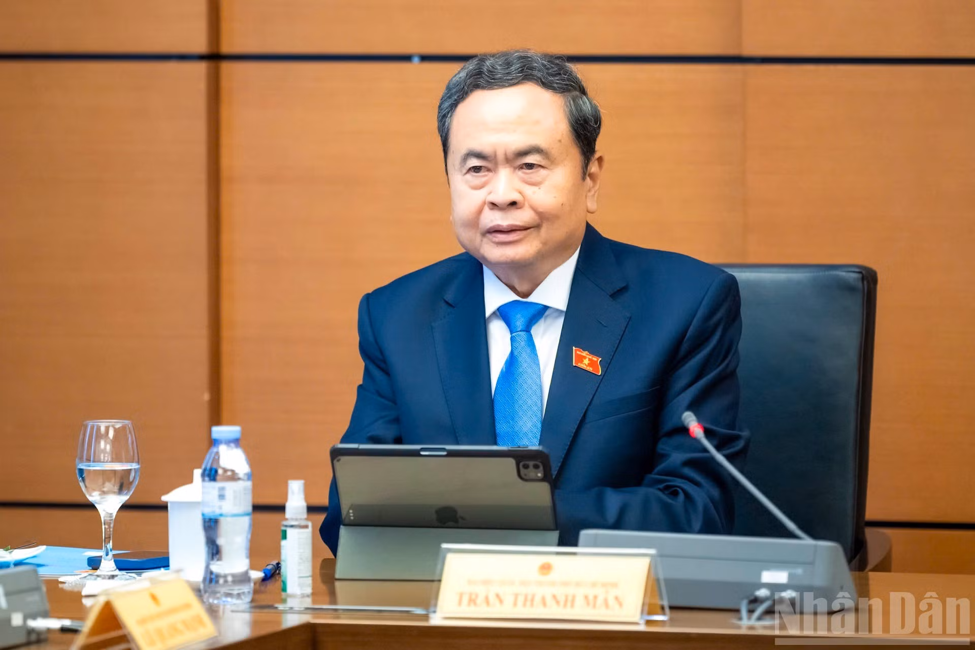 El presidente de la Asamblea Nacional de Vietnam, Tran Thanh Man, habla en el debate del Grupo 2, integrado por la delegación parlamentaria de Ciudad Ho Chi Minh. (Foto: DUY LINH)