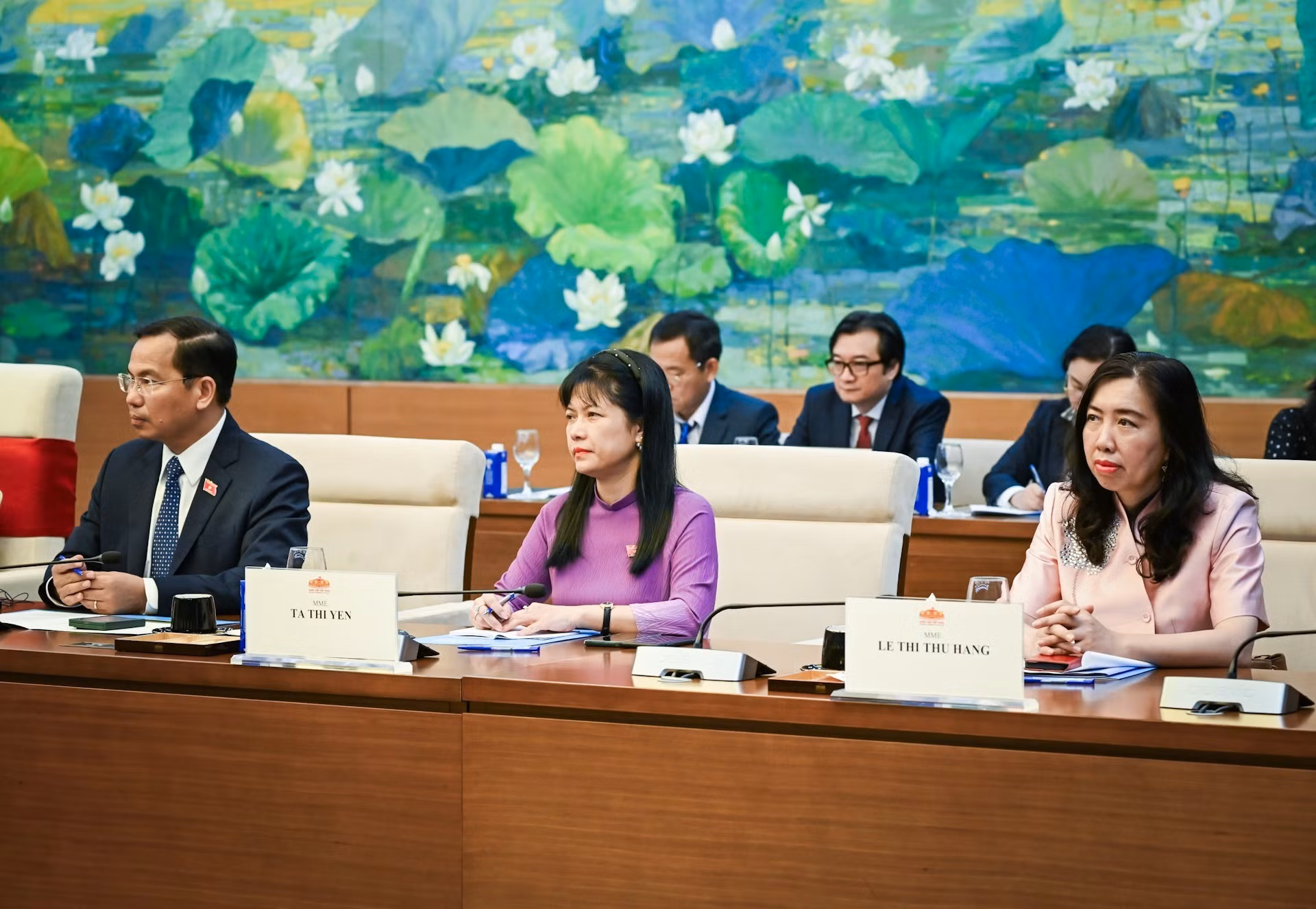 Los representantes de la Asamblea Nacional de Vietnam asisten al encuentro. (Foto: Duy Linh)