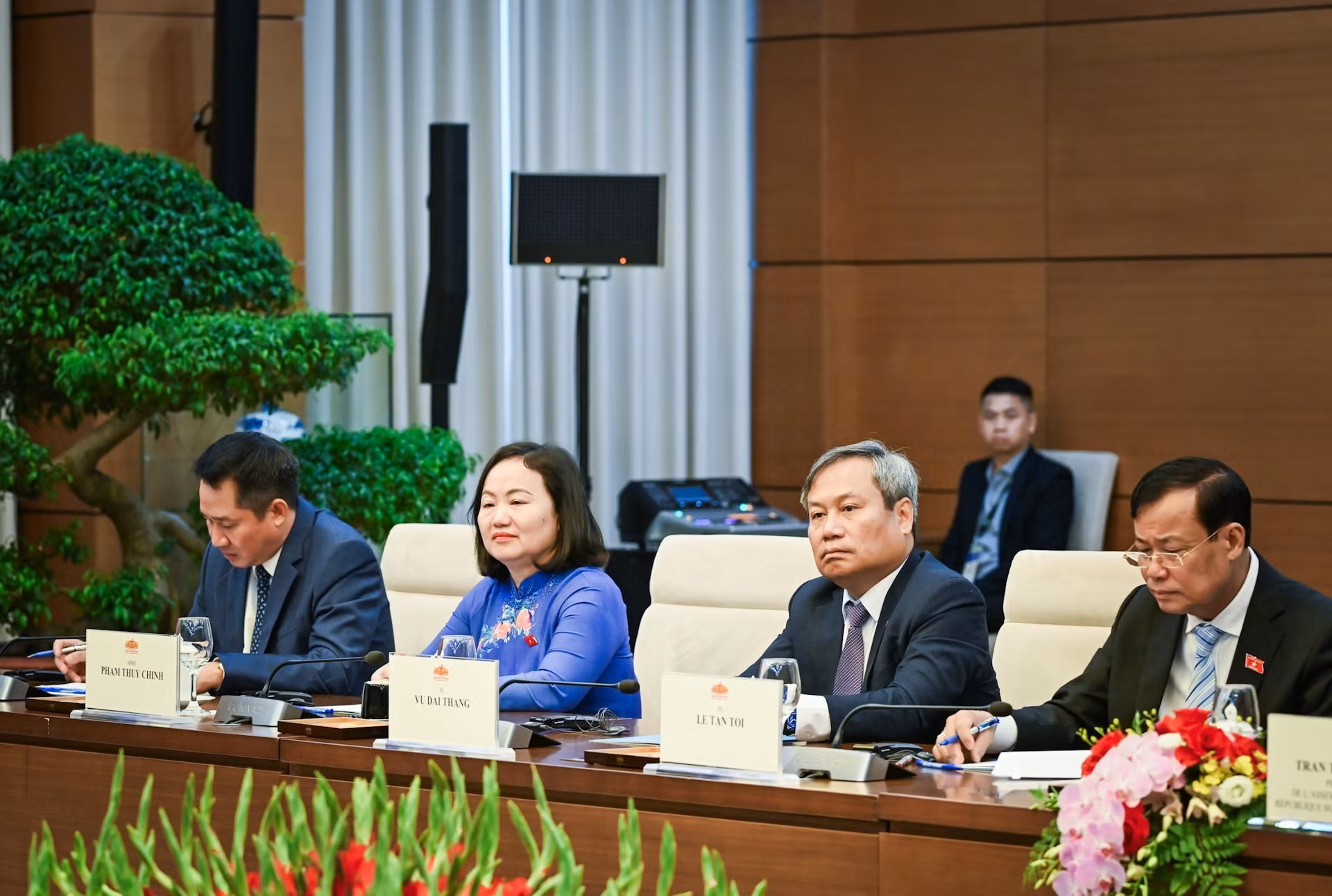 Los representantes de la Asamblea Nacional de Vietnam asisten al encuentro. (Foto: Duy Linh)