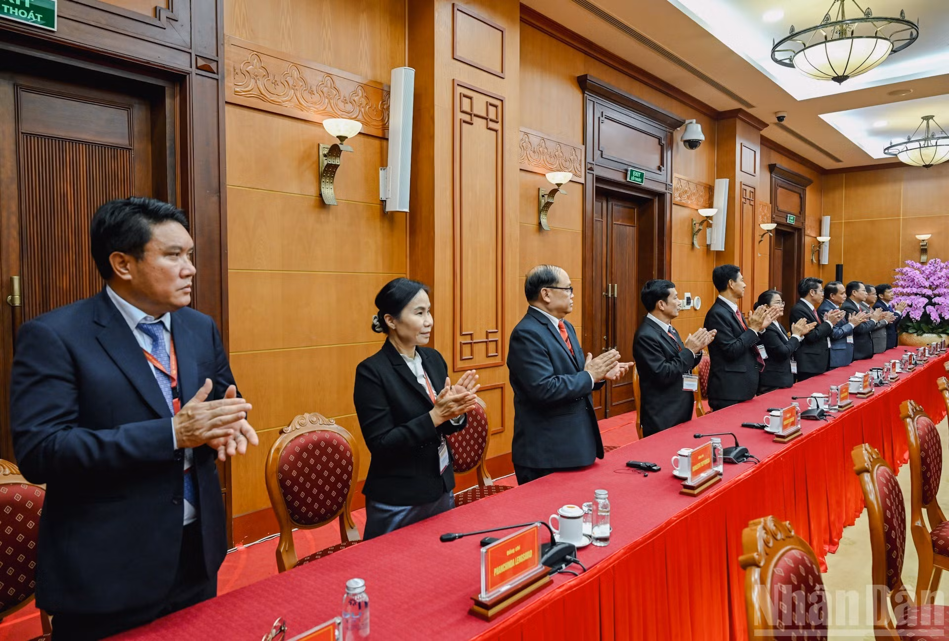 La delegación de altos funcionarios del Partido Popular Revolucionario de Laos. (Foto: DUY LINH)