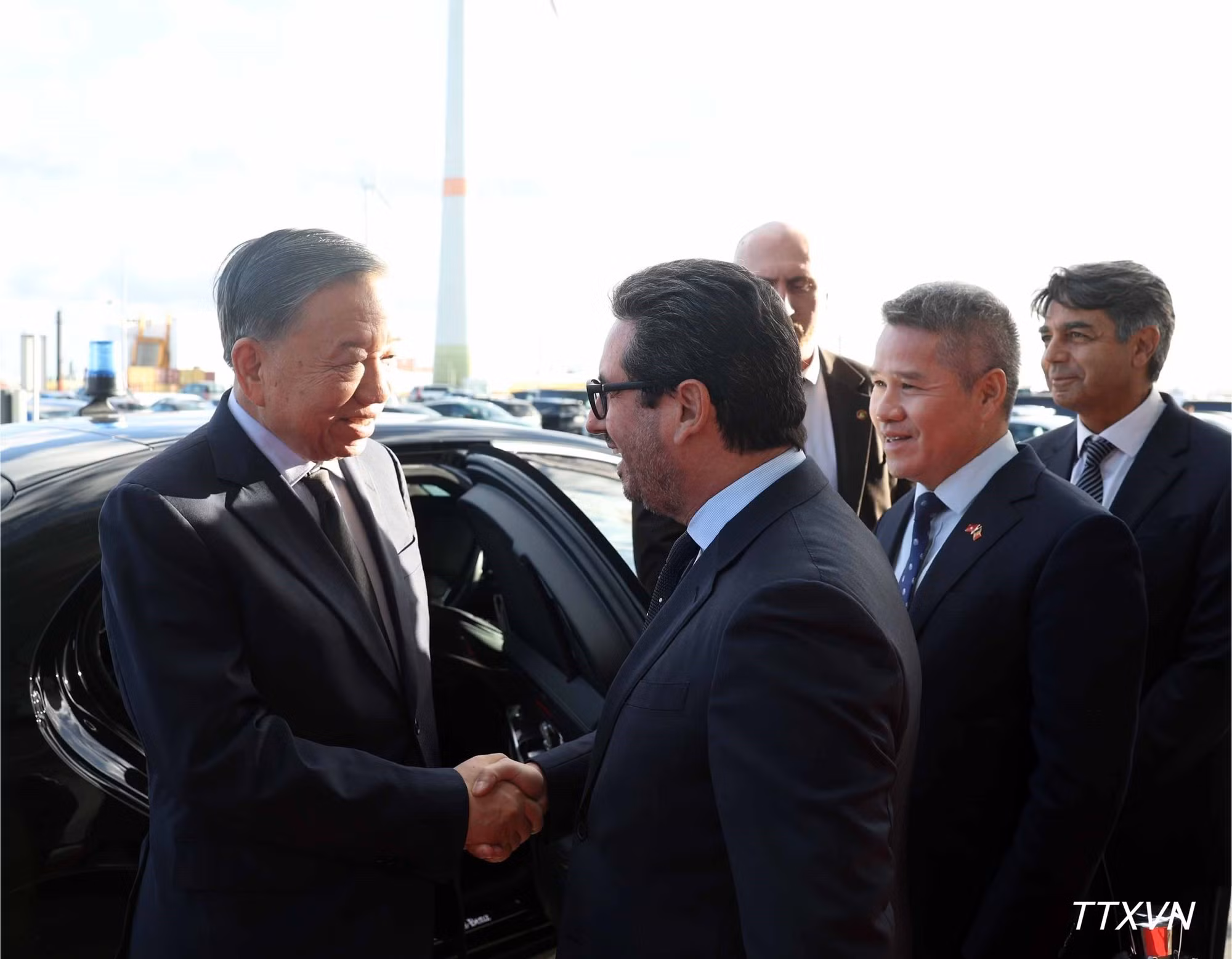 Los dirigentes del puerto de Amberes-Brujas reciben al secretario general del PCV y presidente de Vietnam, To Lam. (Foto: VNA)
