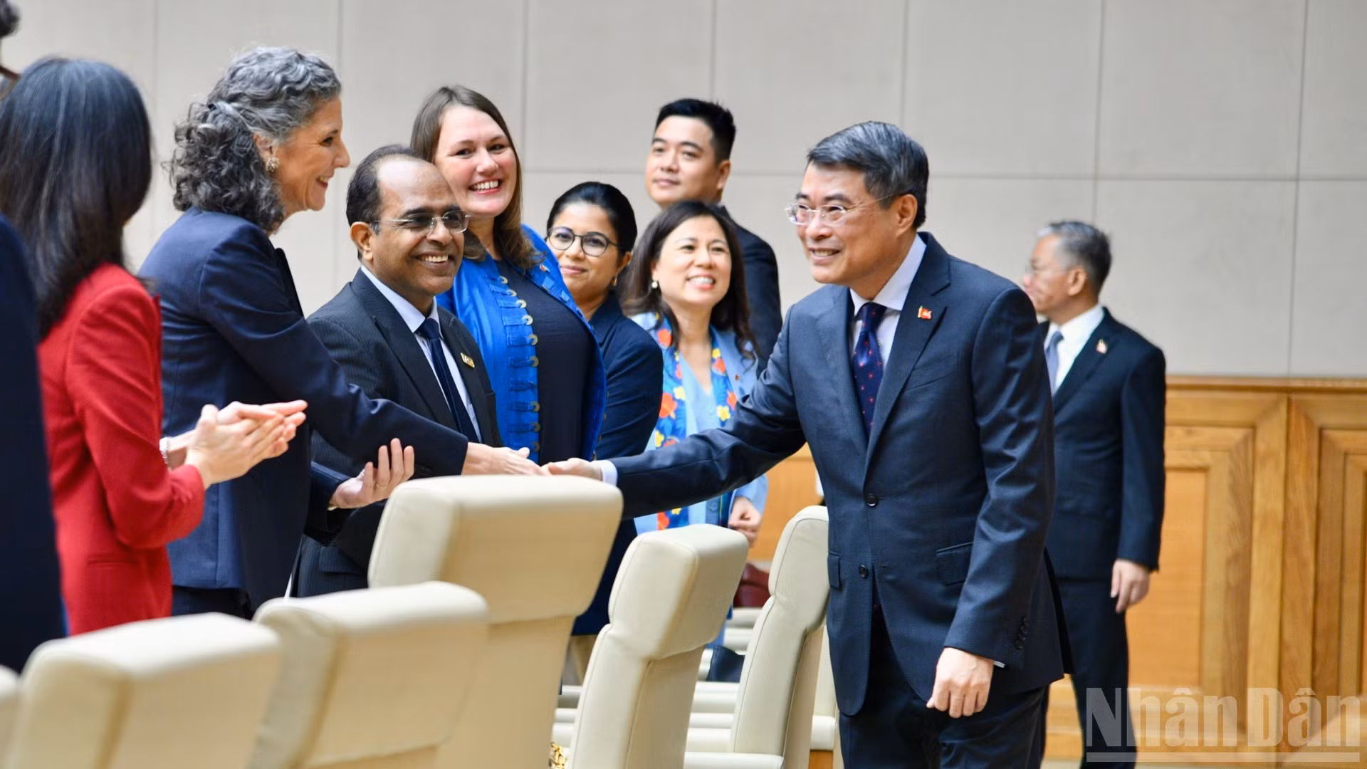 El jefe del Gobierno vietnamita da una cálida bienvenida a los representantes de las organizaciones de la ONU en el país con motivo del Día de las Naciones Unidas (24 de octubre). (Foto: Thanh Giang)