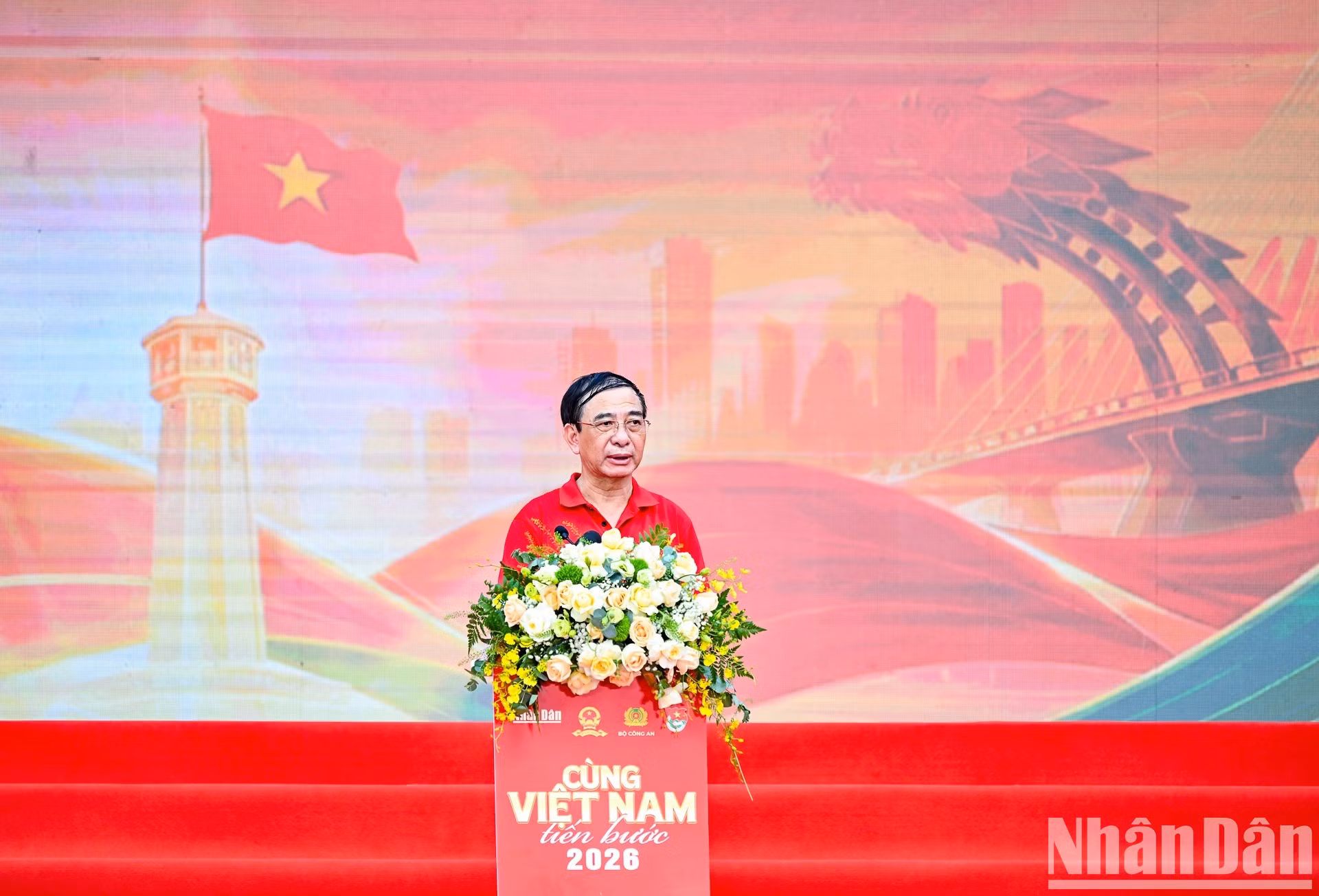 El general Phan Van Giang, miembro del Buró Político, viceprimer ministro y ministro de Defensa, pronuncia un discurso directivo en el acto. (Foto: Duy Linh-The Dai)