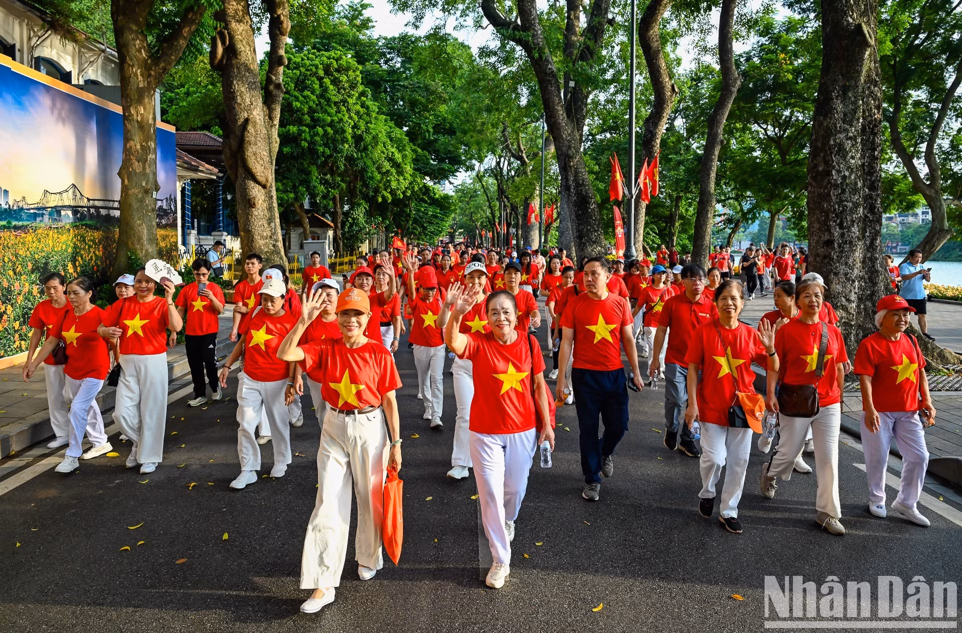 Numerosos ciudadanos participan en la caminata. (Foto: Duy Linh-The Dai)