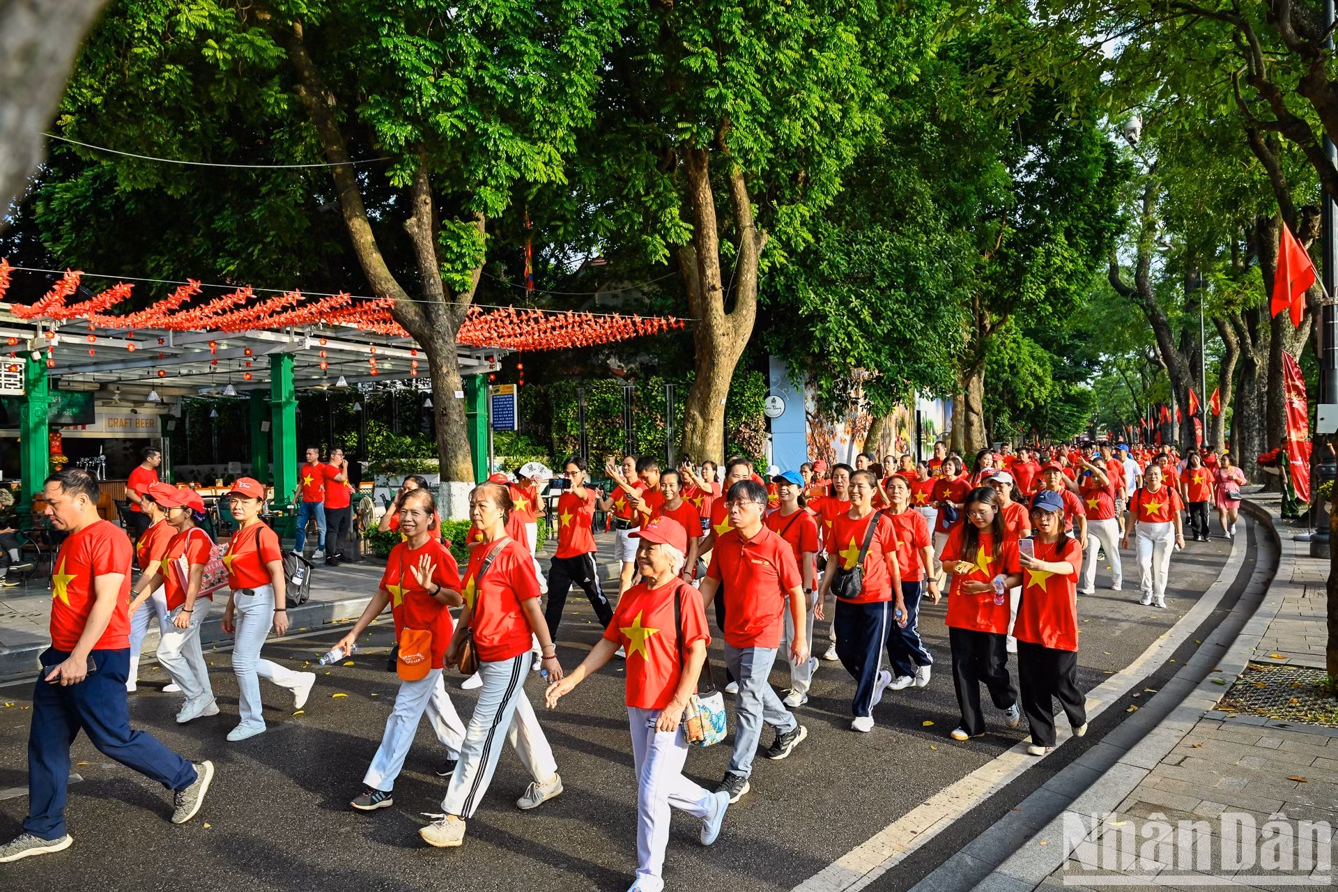 Numerosos ciudadanos participan en la caminata. (Foto: Duy Linh-The Dai)