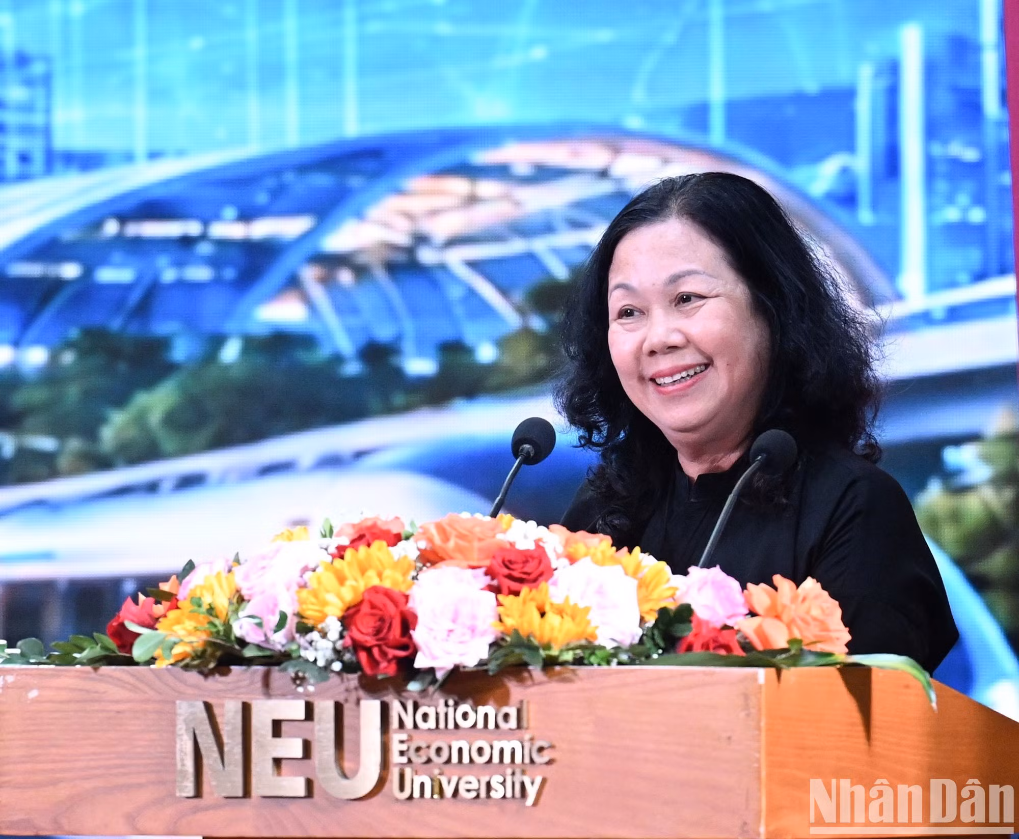 La profesora asociada y doctora Phan Thi Bich Nguyet de la Universidad de Economía de Ciudad Ho Chi Minh, expresa sus opiniones sobre el sistema de políticas y la capacidad de innovación de las empresas vietnamitas en el nuevo contexto.
