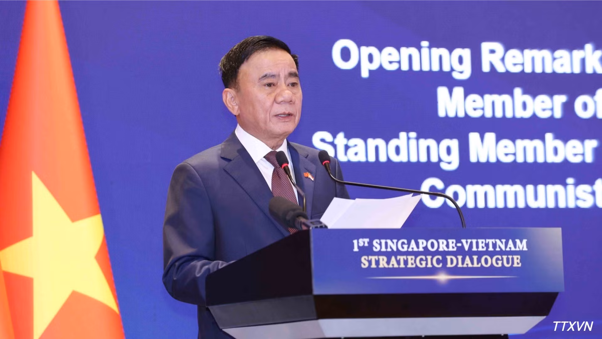 El miembro del Buró Político y miembro permanente del Secretariado del Comité Central del Partido Comunista de Vietnam, Tran Cam Tu, interviene en el evento. (Foto: VNA)