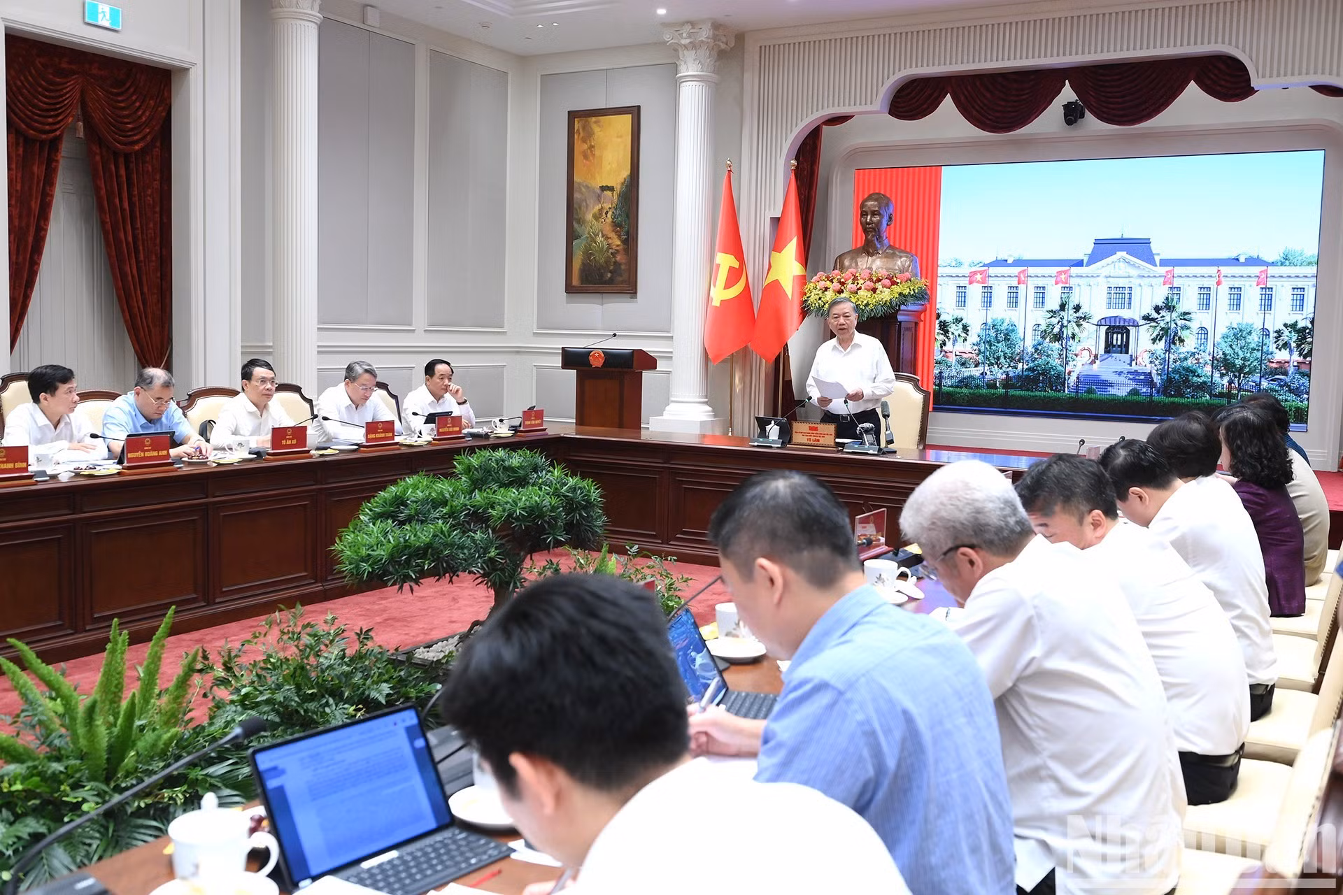El secretario general del Partido Comunista de Vietnam y presidente del país, To Lam, habla en la cita.