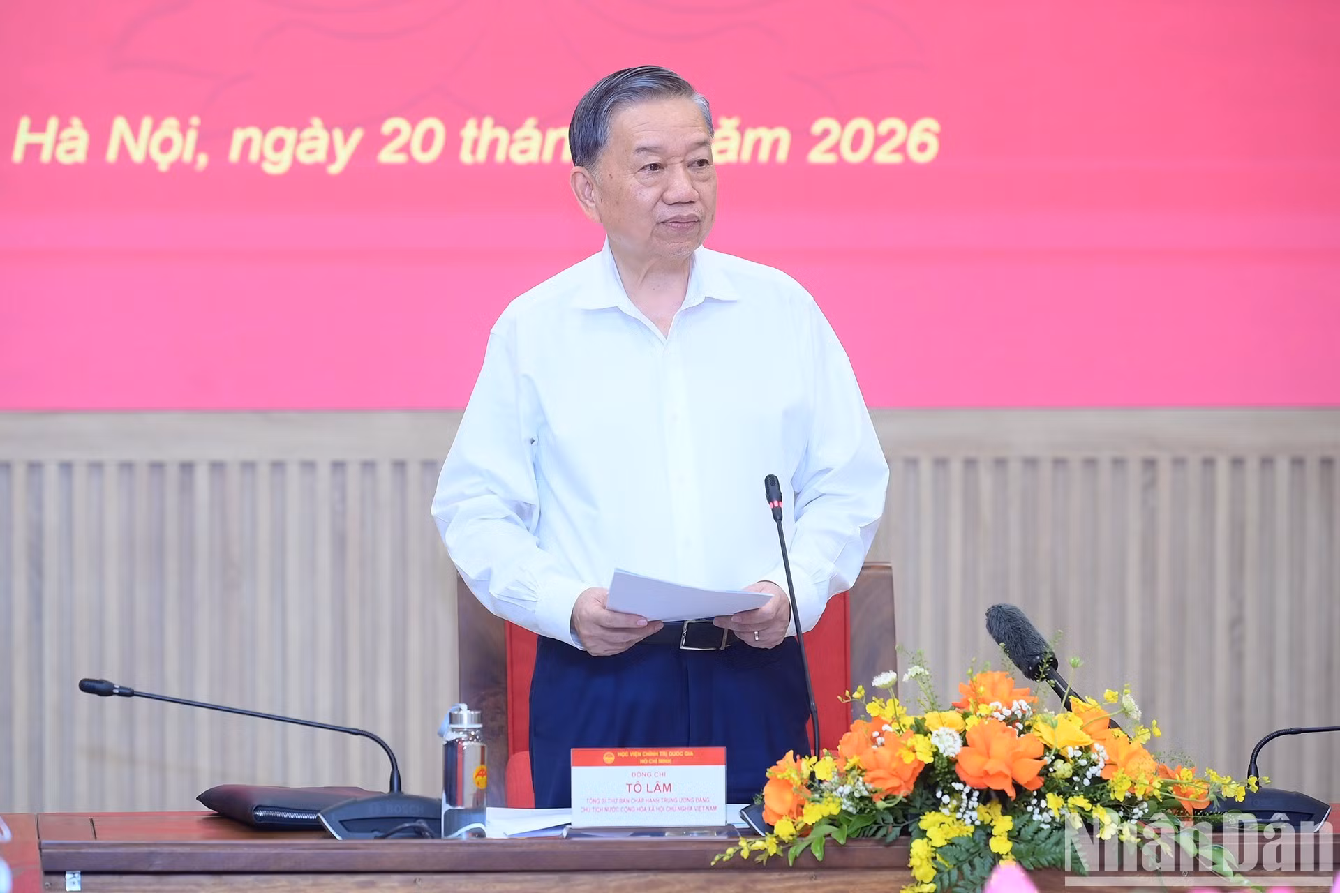 El secretario general del Partido Comunista y presidente de Vietnam, To Lam, pronuncia un discurso directivo.
