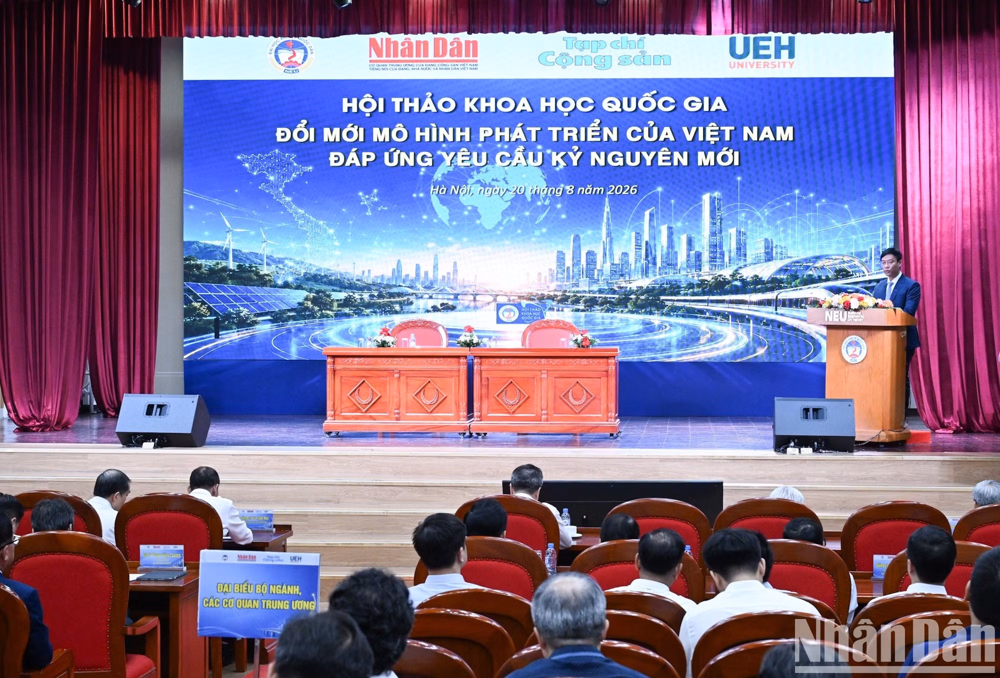 La conferencia es organizada por el periódico Nhan Dan (Pueblo), la Revista Comunista, la Universidad Nacional de Economía y la Universidad de Economía de Ciudad Ho Chi Minh.