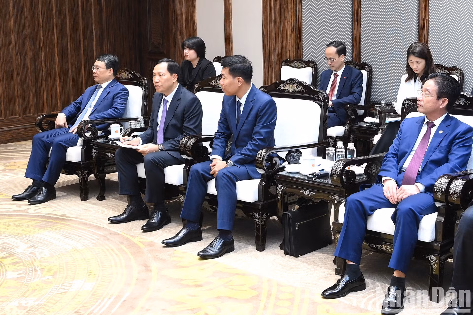 Delegados vietnamitas en la reunión.