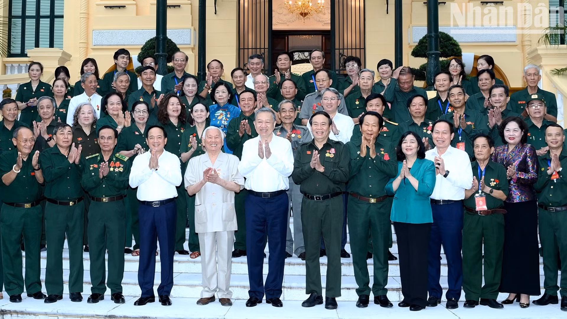 El secretario general del Partido Comunista de Vietnam y presidente del país, To Lam, los líderes del Partido y el Estado y los delegados en el evento.