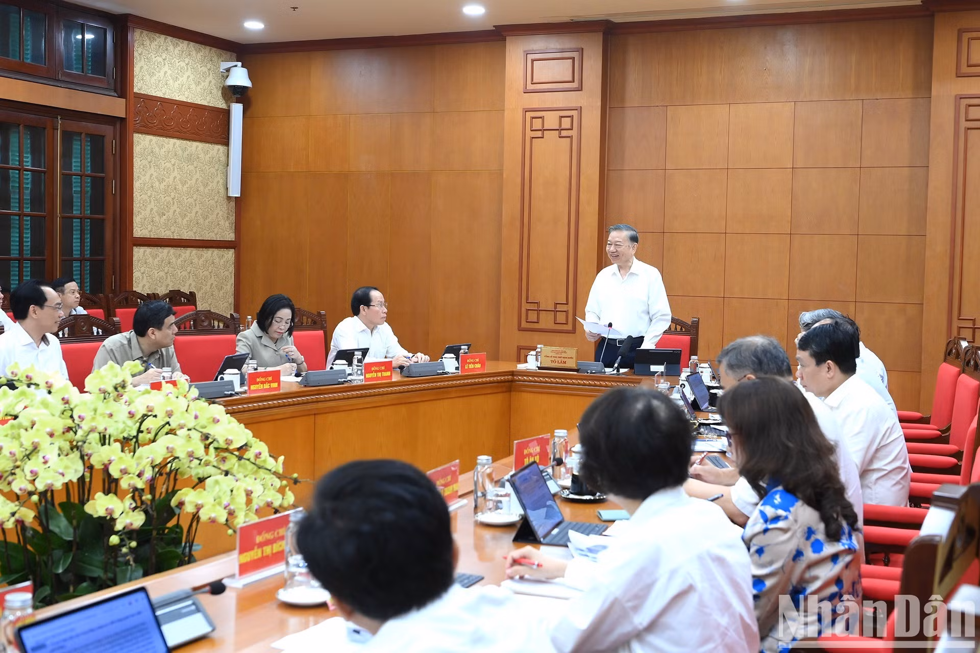 El secretario general del Partido Comunista y presidente de Vietnam, To Lam, preside la sesión de trabajo.