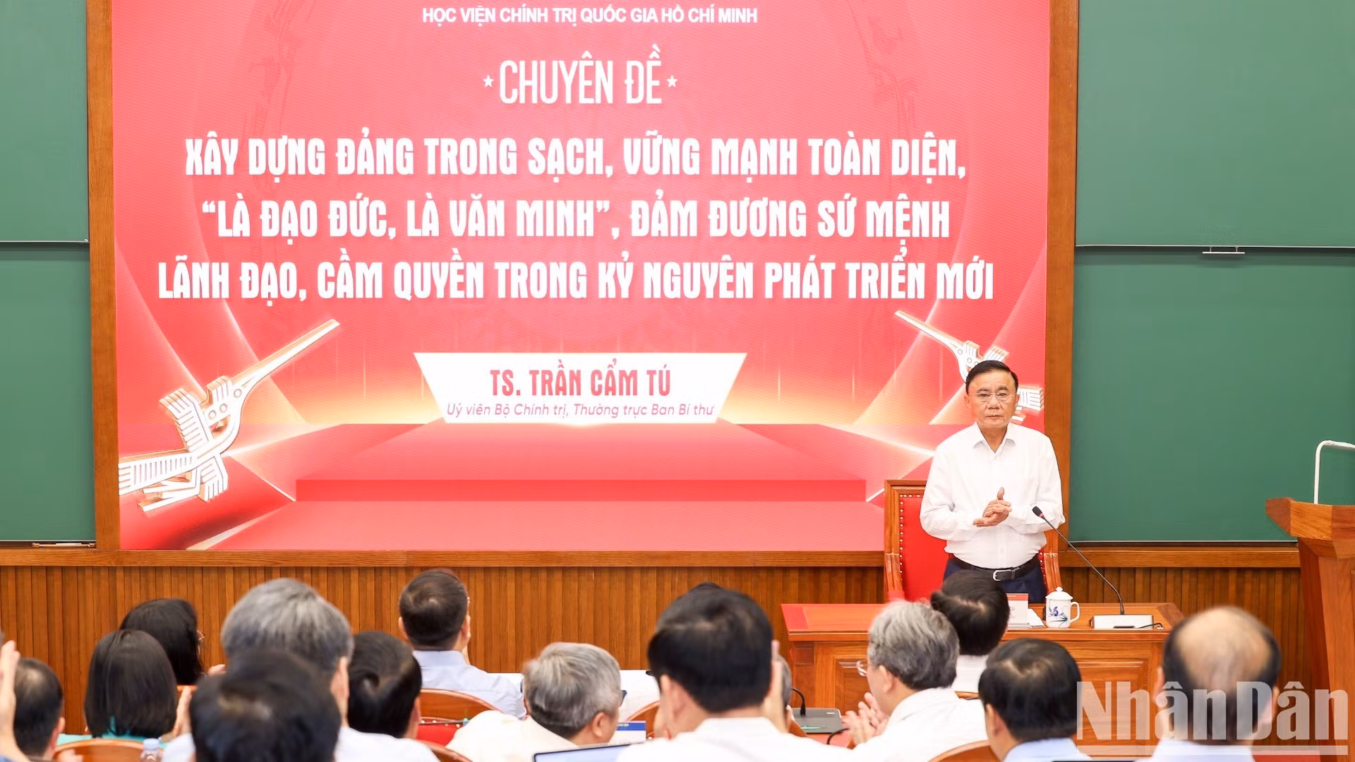 [Foto] Dirigente partidista vietnamita aborda consolidacion de conocimientos para miembros del XIV Comité Central del PCV