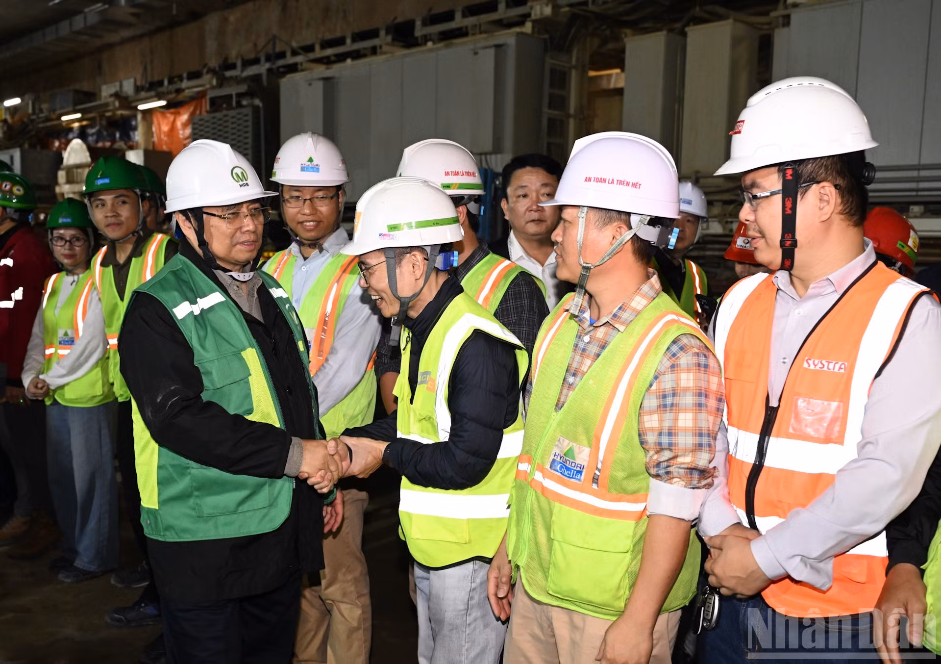 [Foto] Premier vietnamita inspecciona proyecto de línea ferroviaria urbana Nhon–Estación de Hanói