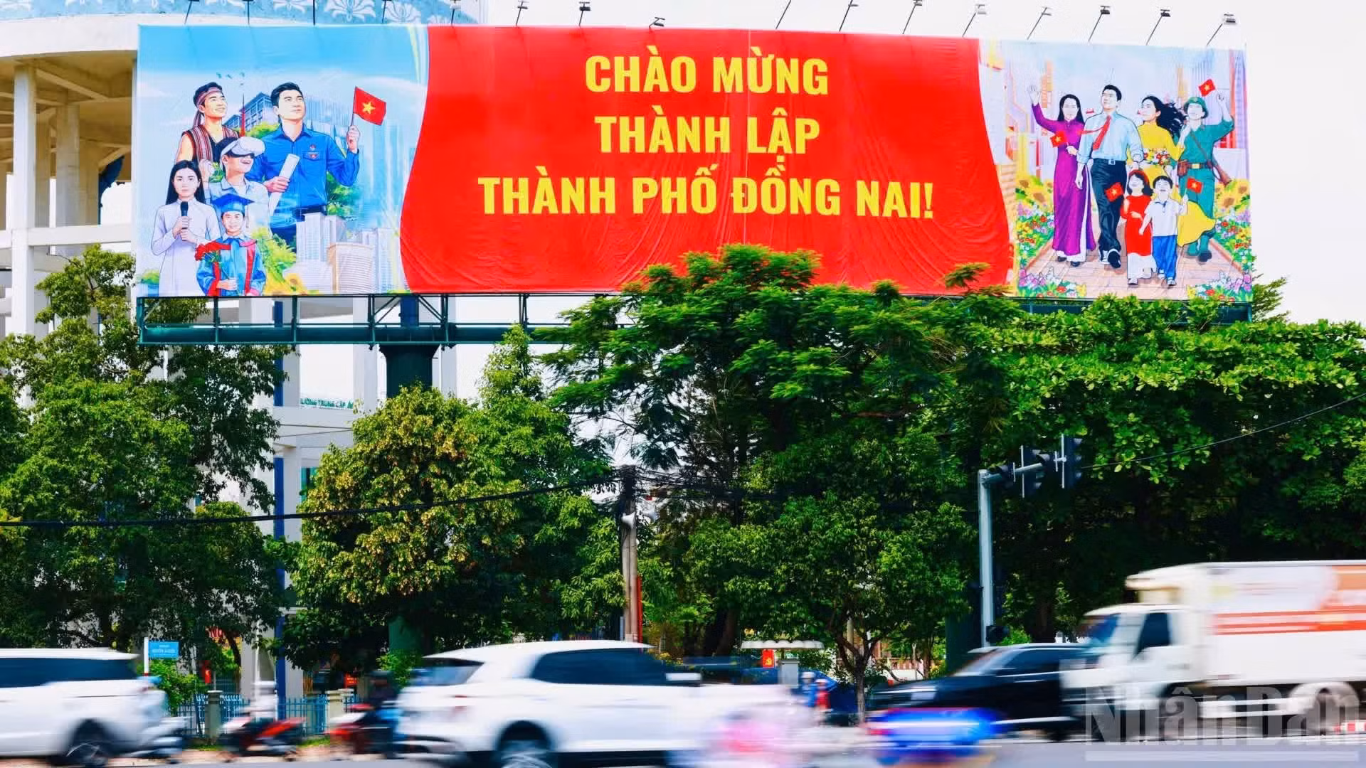 [Foto] Dong Nai se engalana con banderas nacionales y flores antes de importante acontecimiento político
