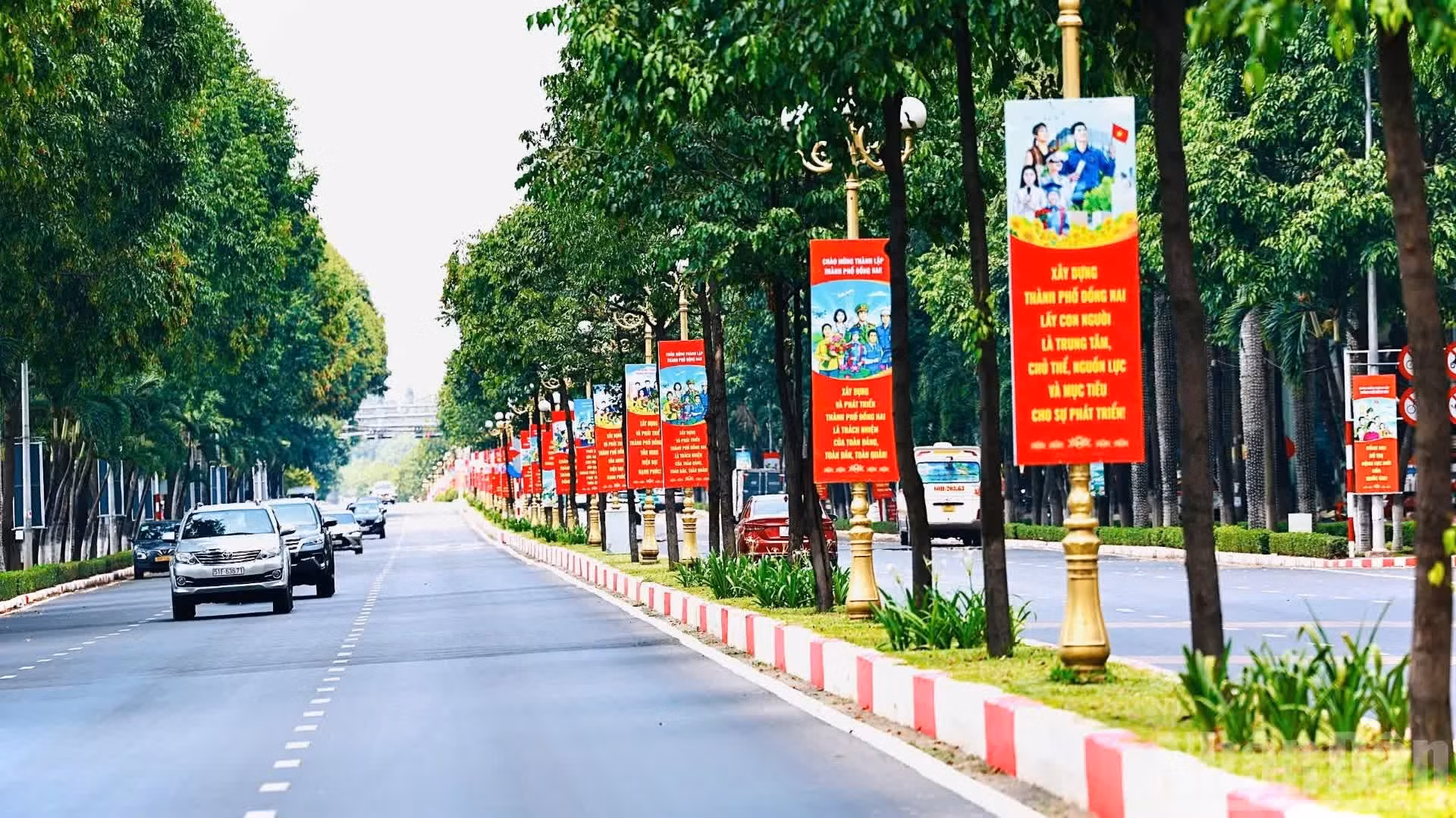 La calle Nguyen Ai Quoc conduce al centro de la ciudad de Dong Nai.