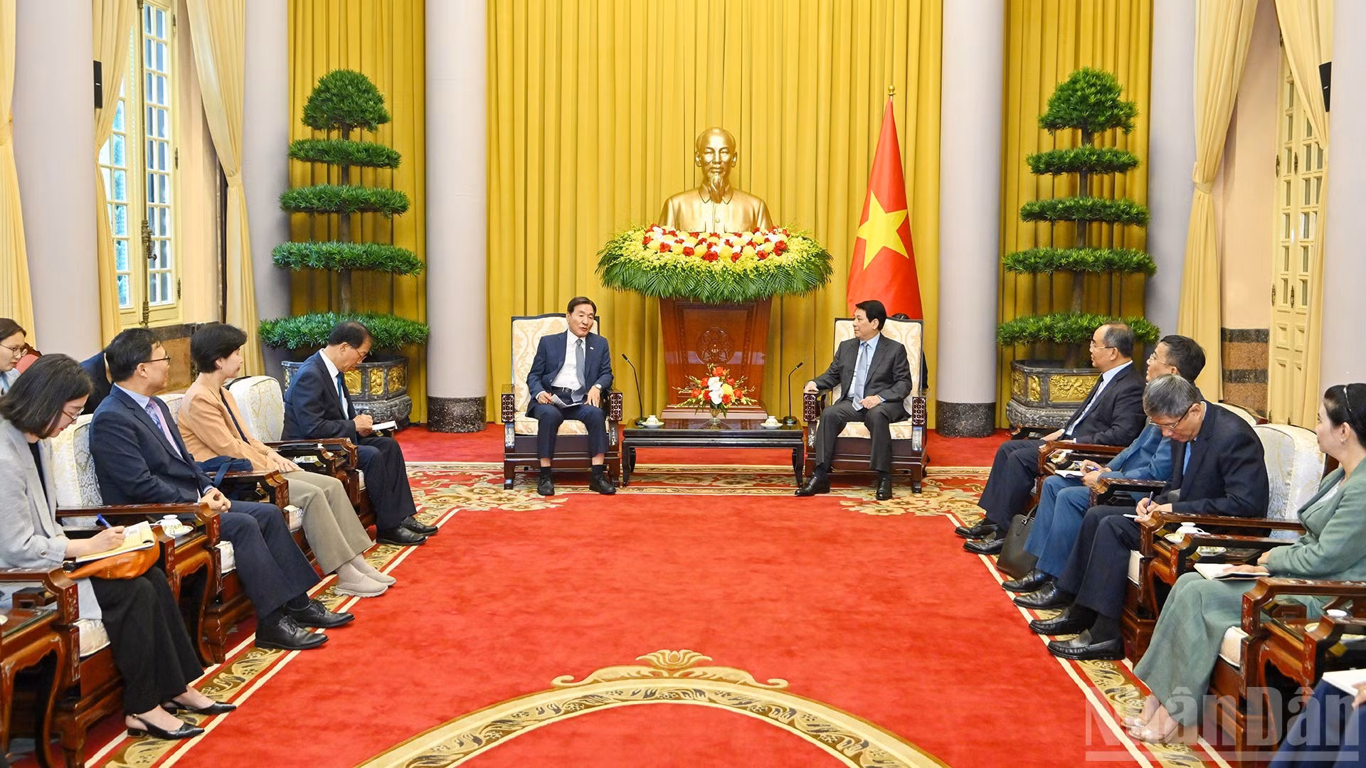 [Foto] Presidente vietnamita recibe al enviado especial del presidente de Corea del Sur