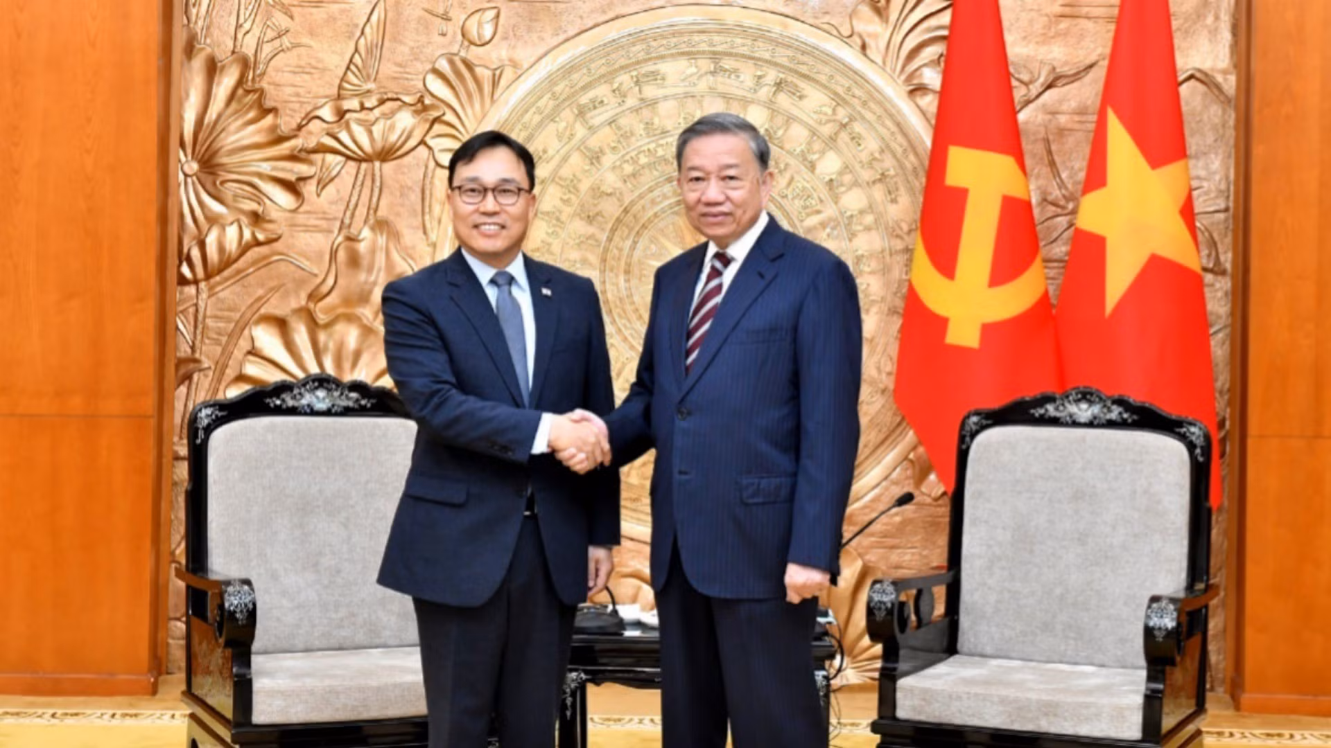 [Foto] Líder partidista vietnamita recibe al embajador de Corea del Sur en Vietnam