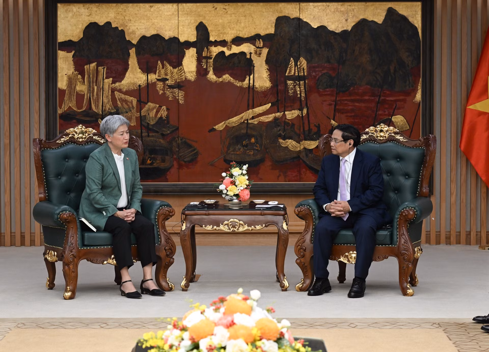 El primer ministro Pham Minh Chinh en el encuentro con la ministra de Relaciones Exteriores de Australia, Penny Wong.