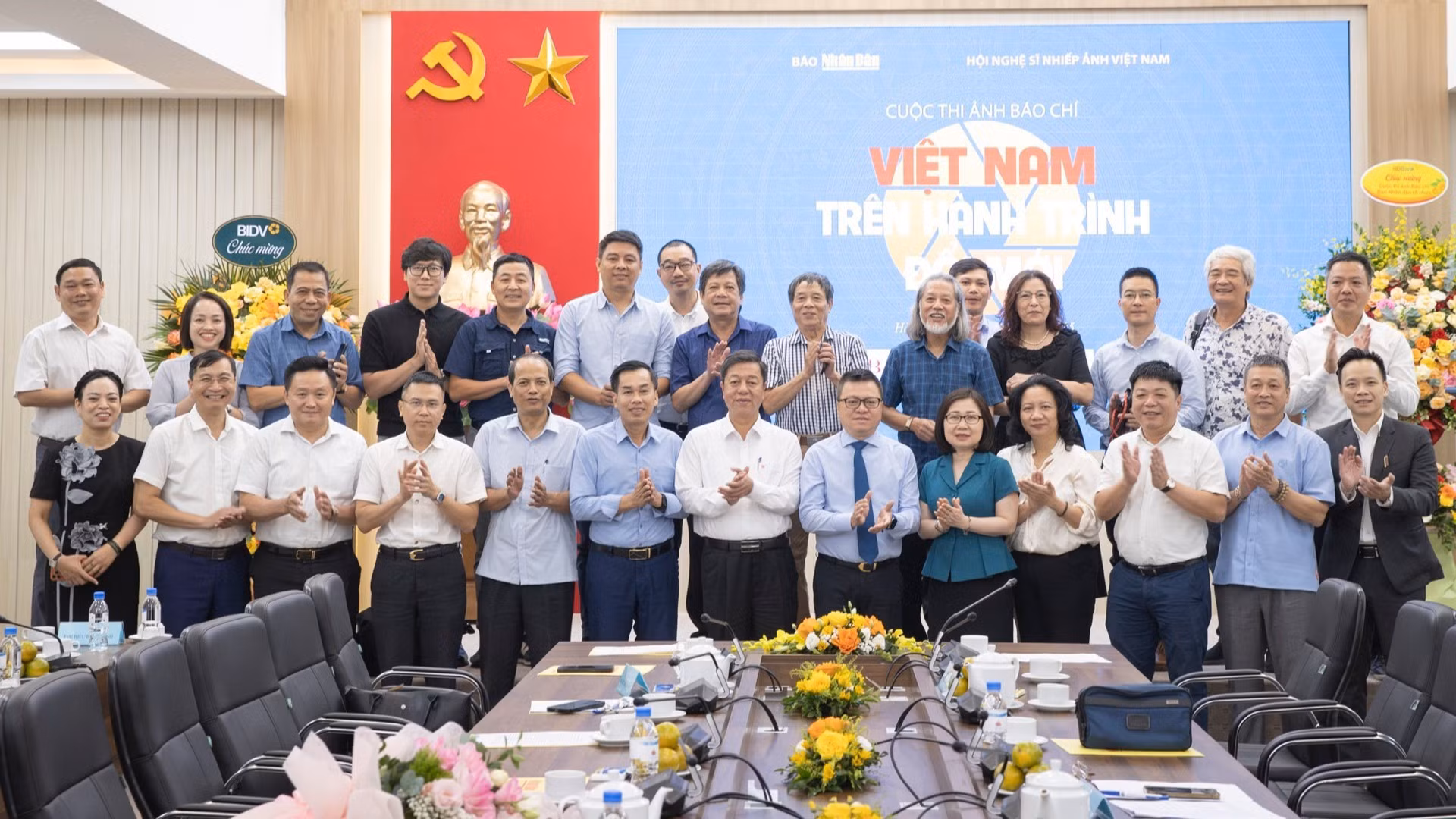 [Foto] Nhan Dan lanza concurso de fotografía periodística “Vietnam en su camino de renovación”