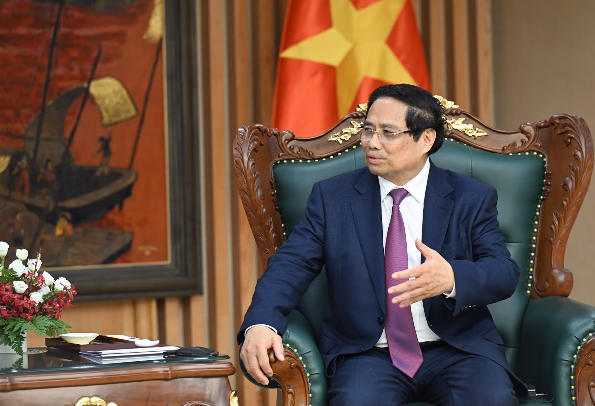 El primer ministro Pham Minh Chinh interviene en el encuentro.