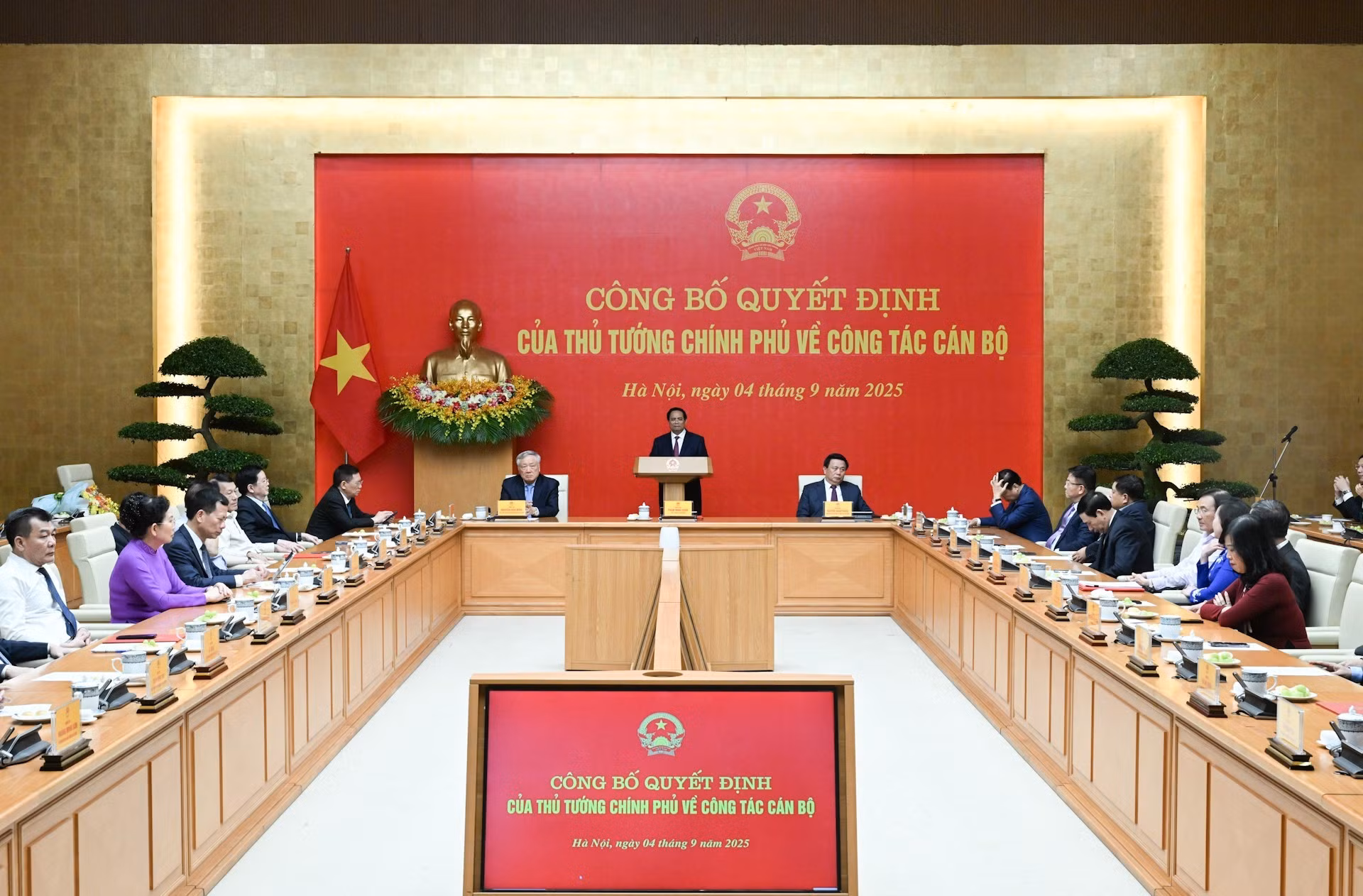 El primer ministro Pham Minh Chinh preside el acto.