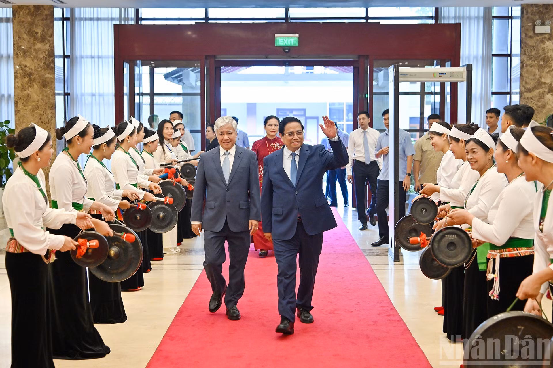 El primer ministro Pham Minh Chinh asiste a la cita.