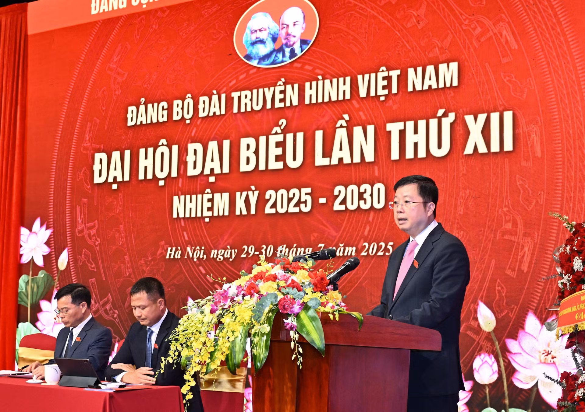 Nguyen Thanh Lam, secretario del Comité partidista y director general de la VTV, hace el uso de la palabra en el evento.