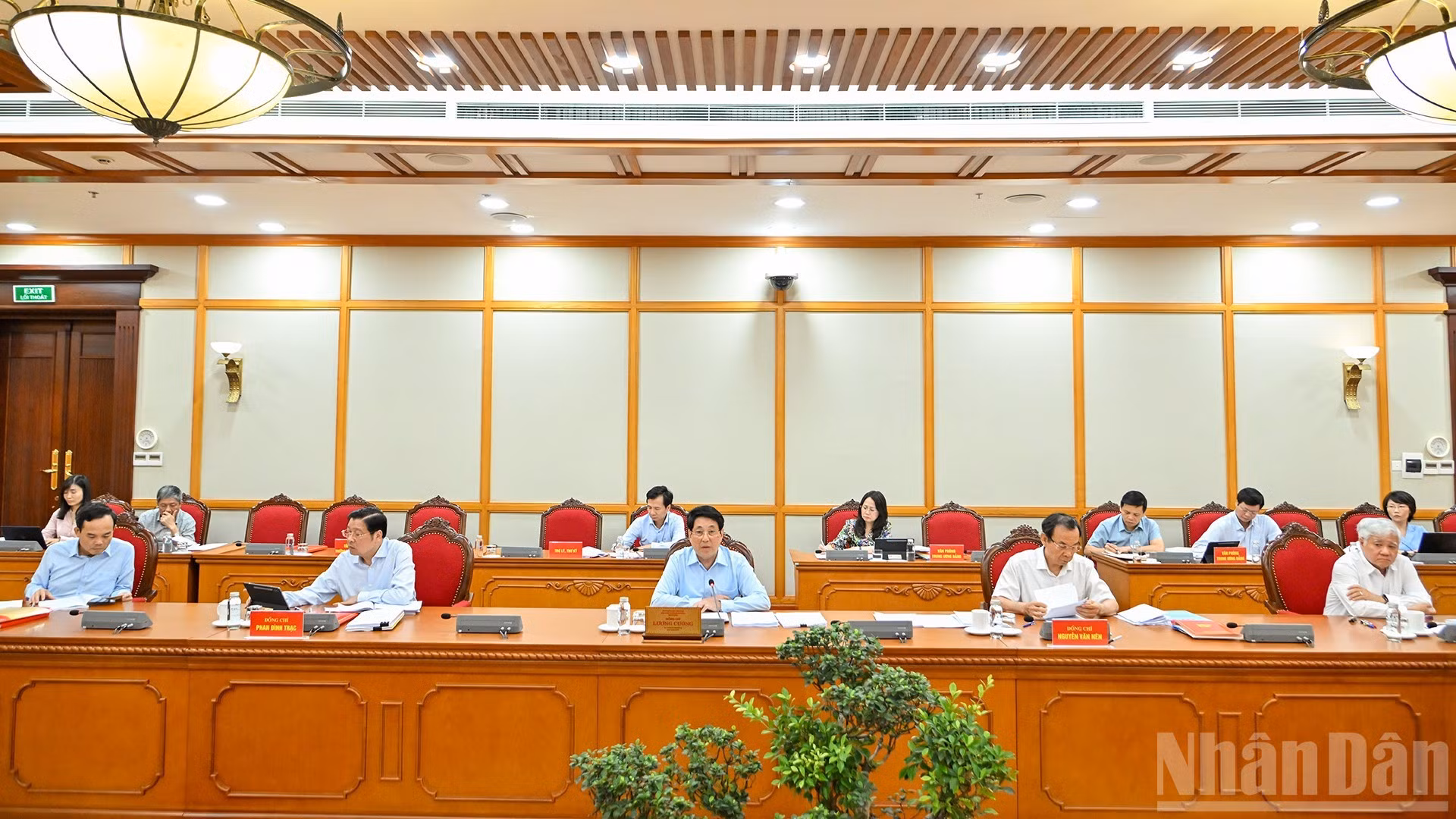  [Foto] Buró Político se reúne con Juntas Permanentes de Comités del Partido de Phu Tho y Dong Nai