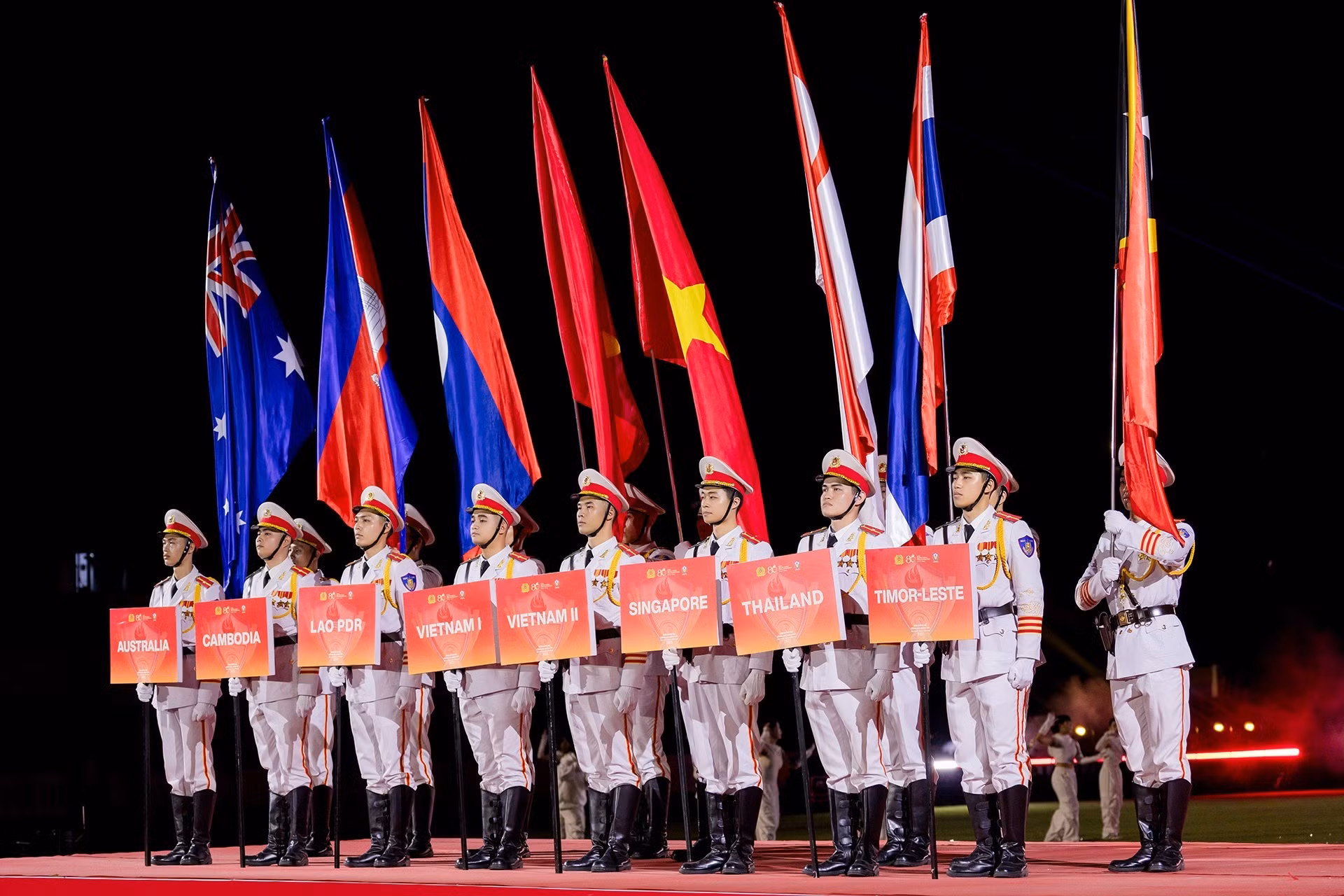 El campeonato cuenta con ocho equipos, entre ellos cinco de países de la Asean, uno invitado fuera de la región (Australia) y dos anfitriones de Vietnam, distribuidos en dos grupos.