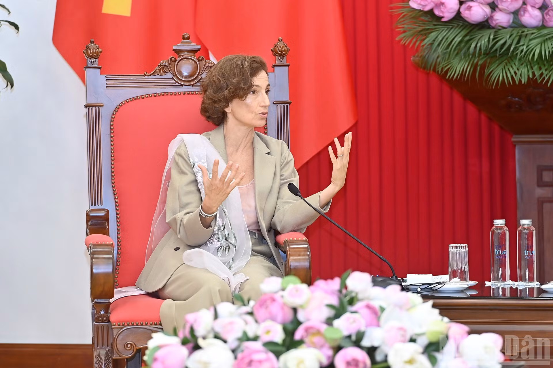 Audrey Azoulay toma la palabra durante la reunión.