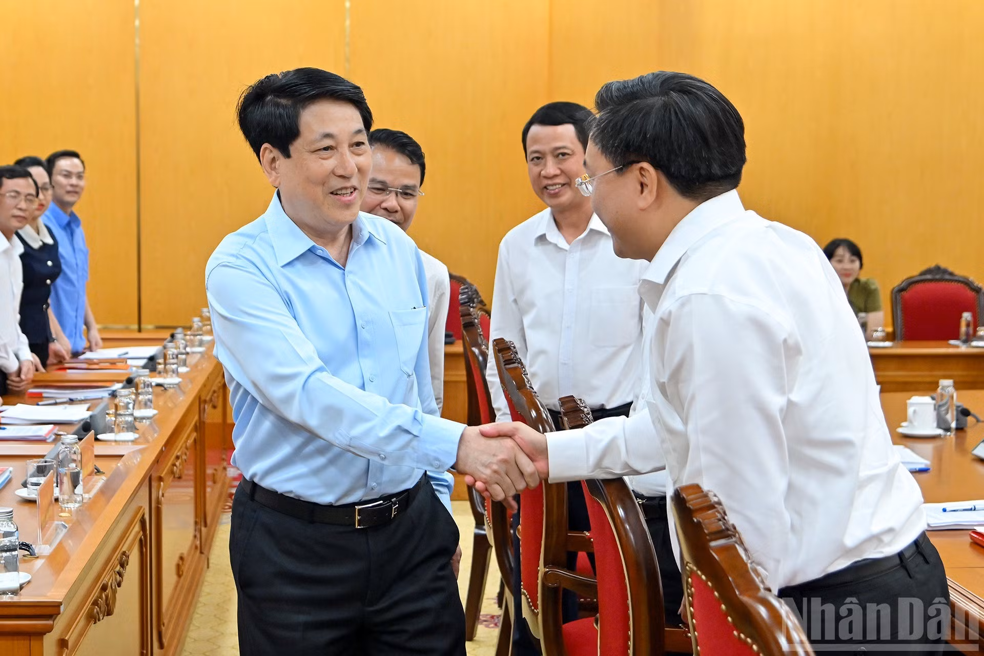 El presidente Luong Cuong y los miembros de la Junta Permanente del Comité del Partido de Phu Tho.