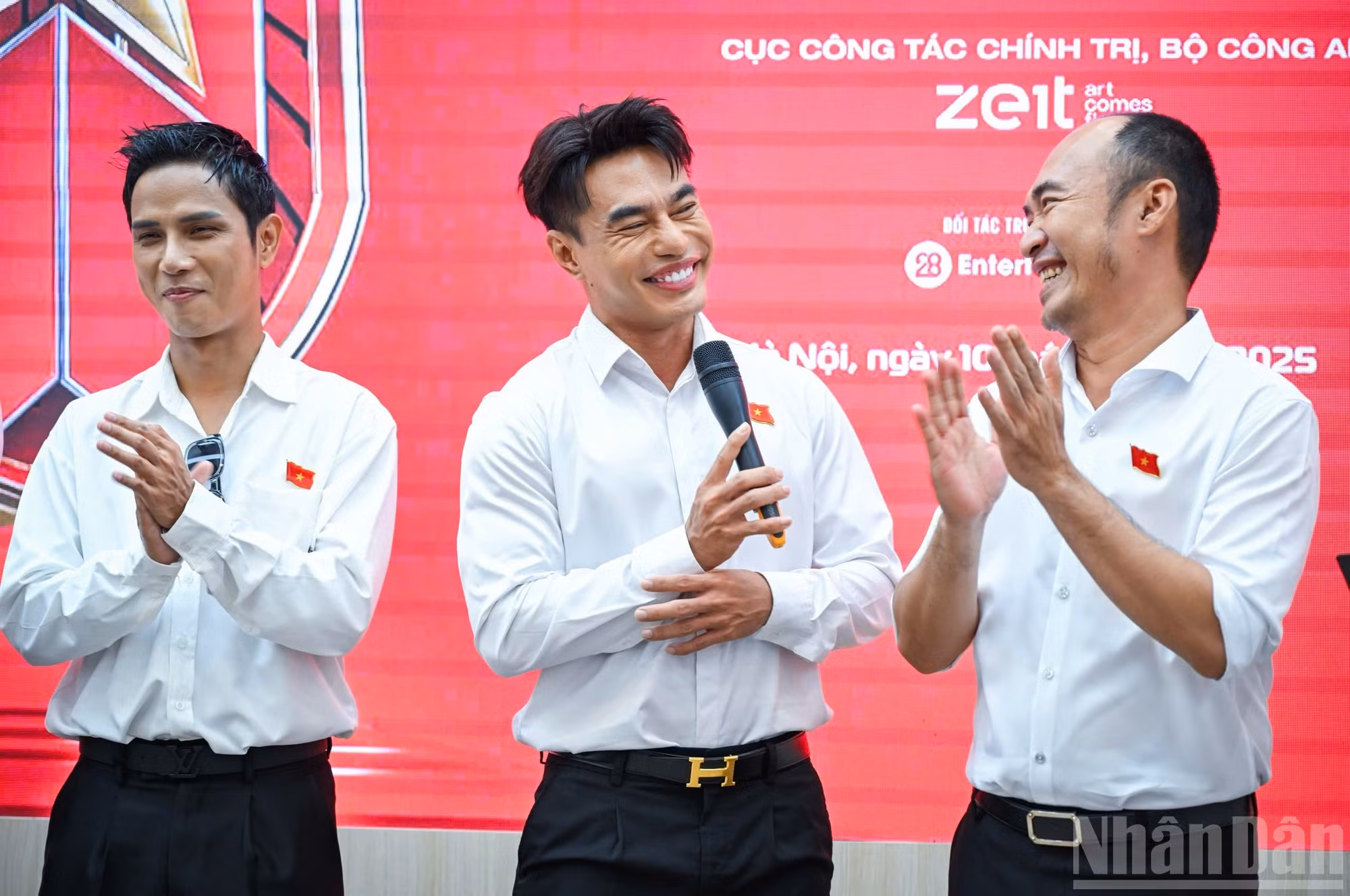 El actor Le Duong Bao Lam habla en el evento.
