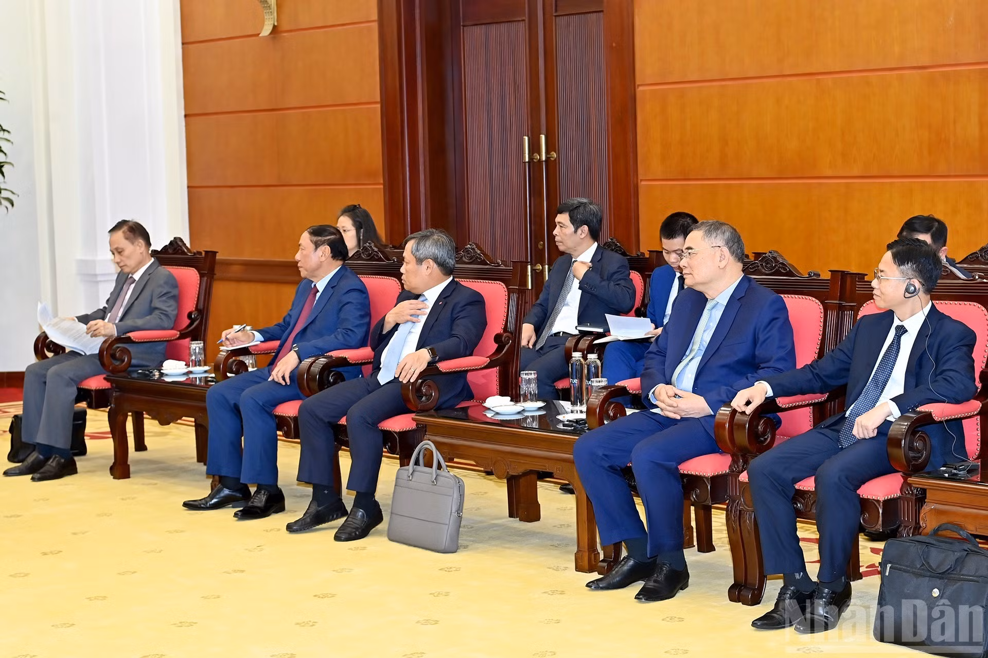 Delegados vietnamitas presentes en el encuentro.