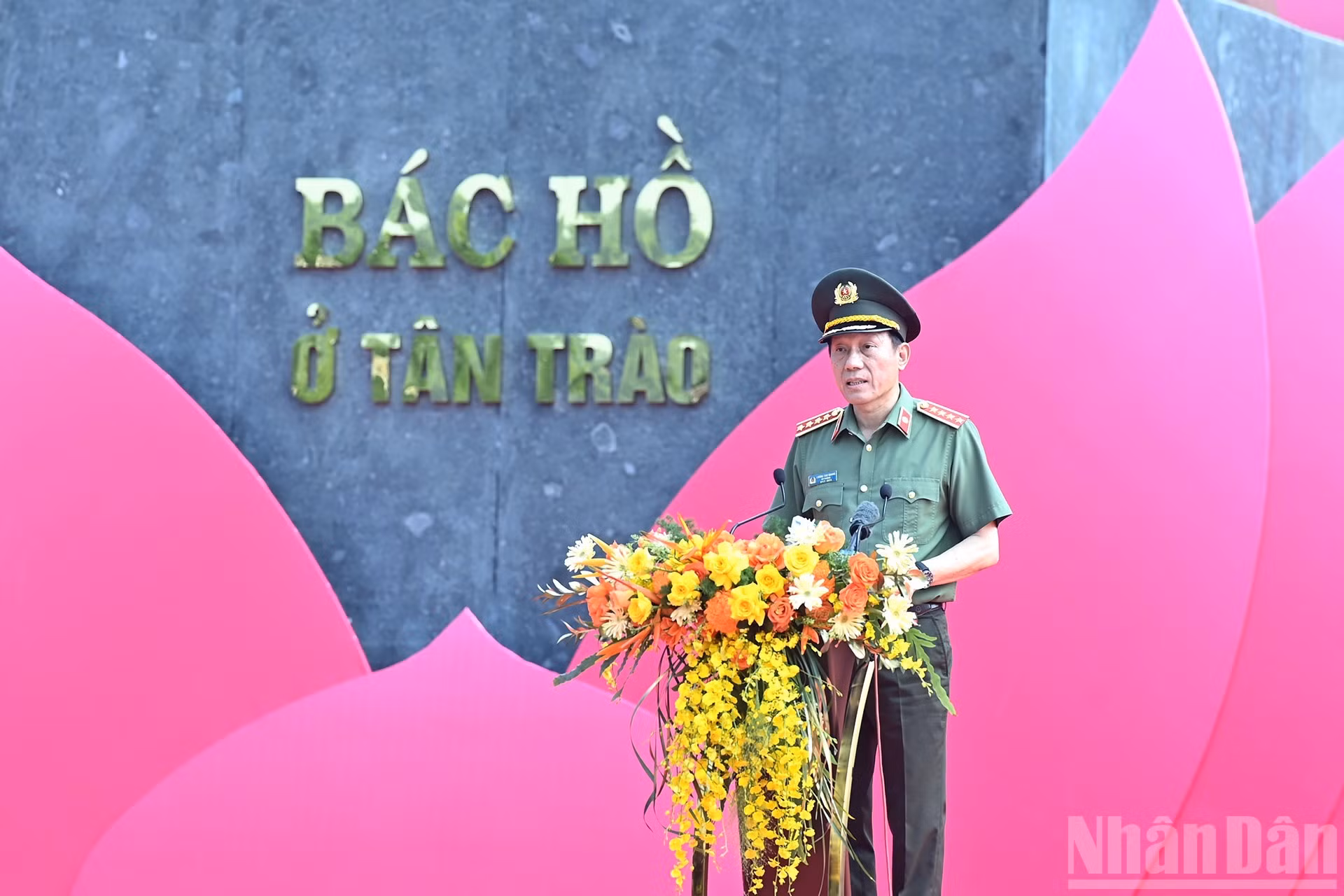 El general Luong Tam Quang, miembro del Buró Político y ministro de Seguridad Pública, pronuncia un discurso.