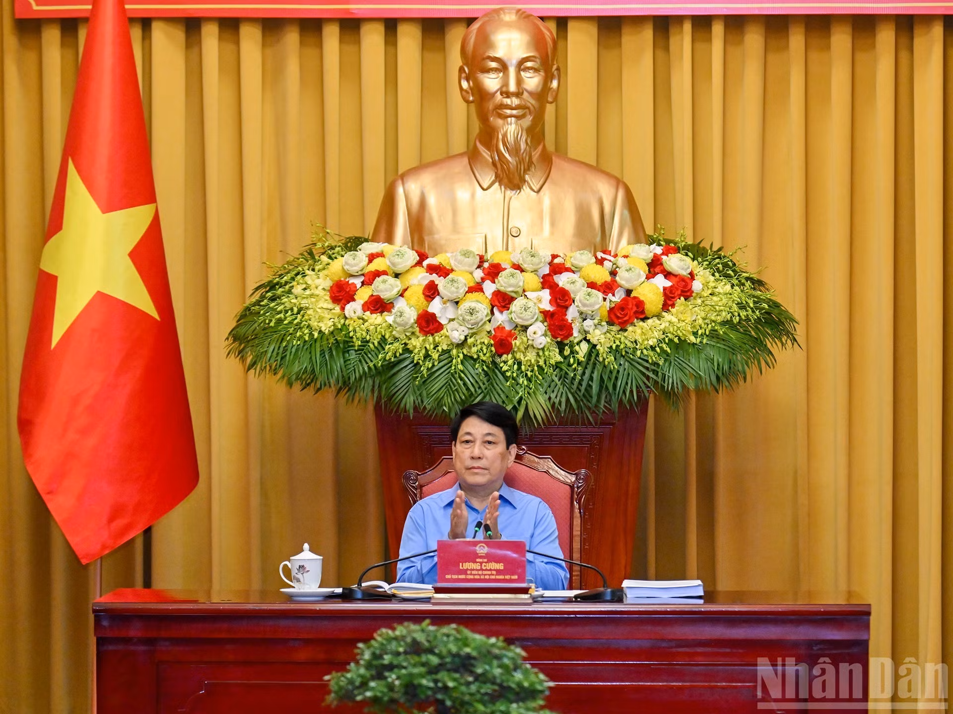 El presidente Luong Cuong preside la reunión.