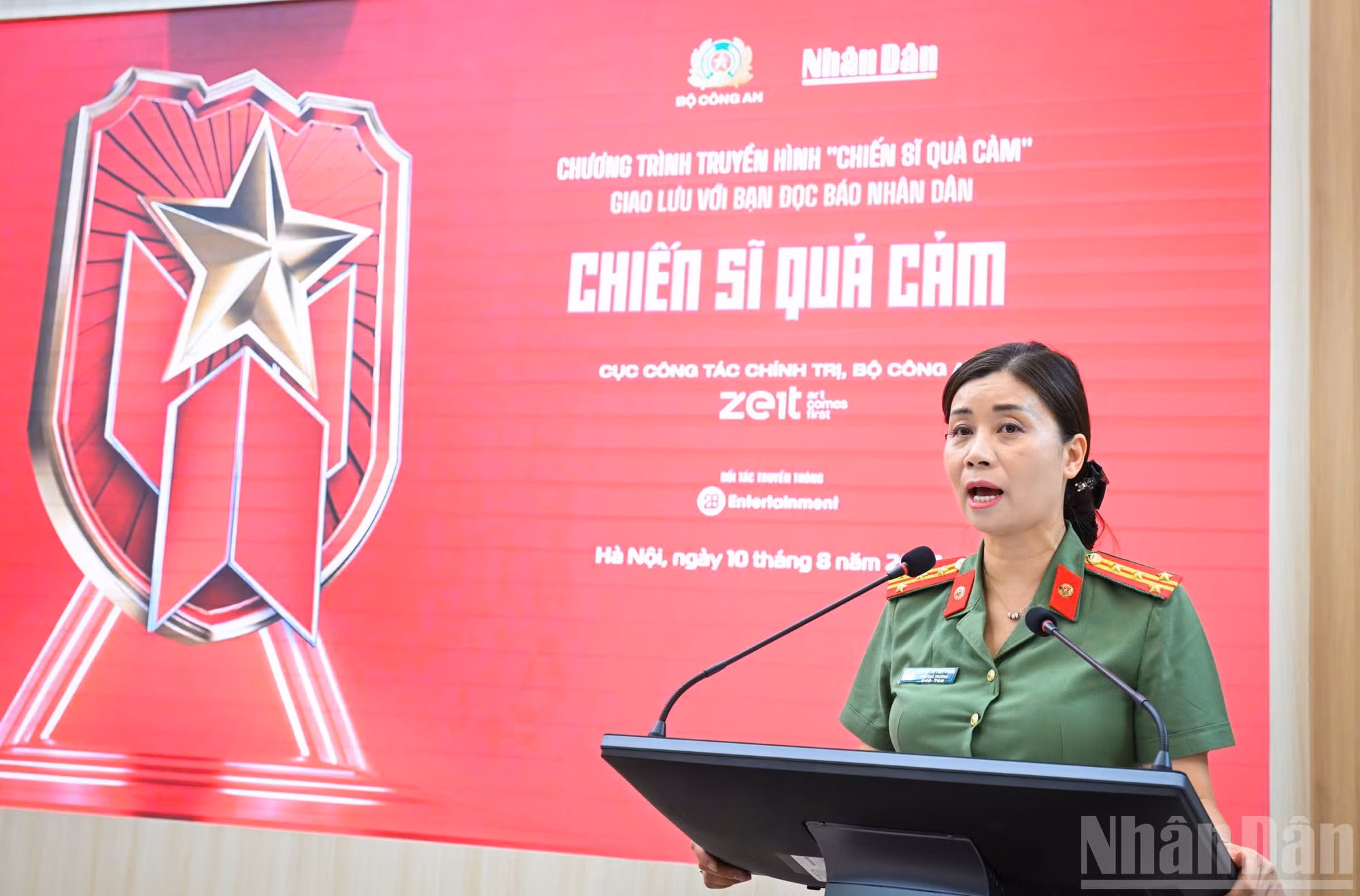 Nguyen Thi Thuy Thanh, subdirectora del Departamento de Trabajo Político del Ministerio de Seguridad Pública, afirma que el programa refleja la dedicación de los agentes de la Policía Popular que salvaguardan la paz del pueblo y la nación.